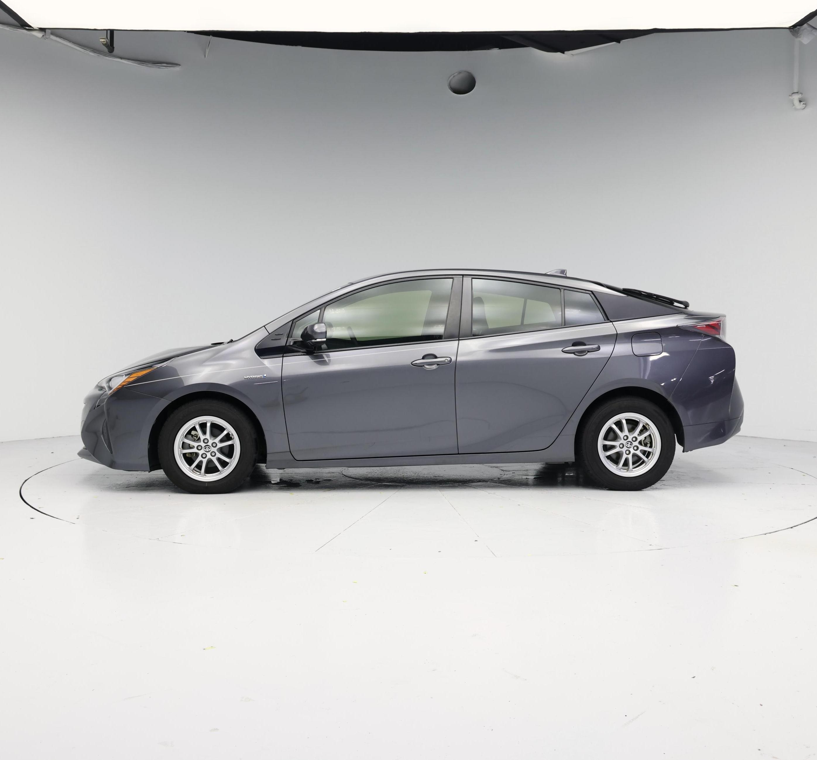 Thumbnail: 2016 Toyota Prius - 3