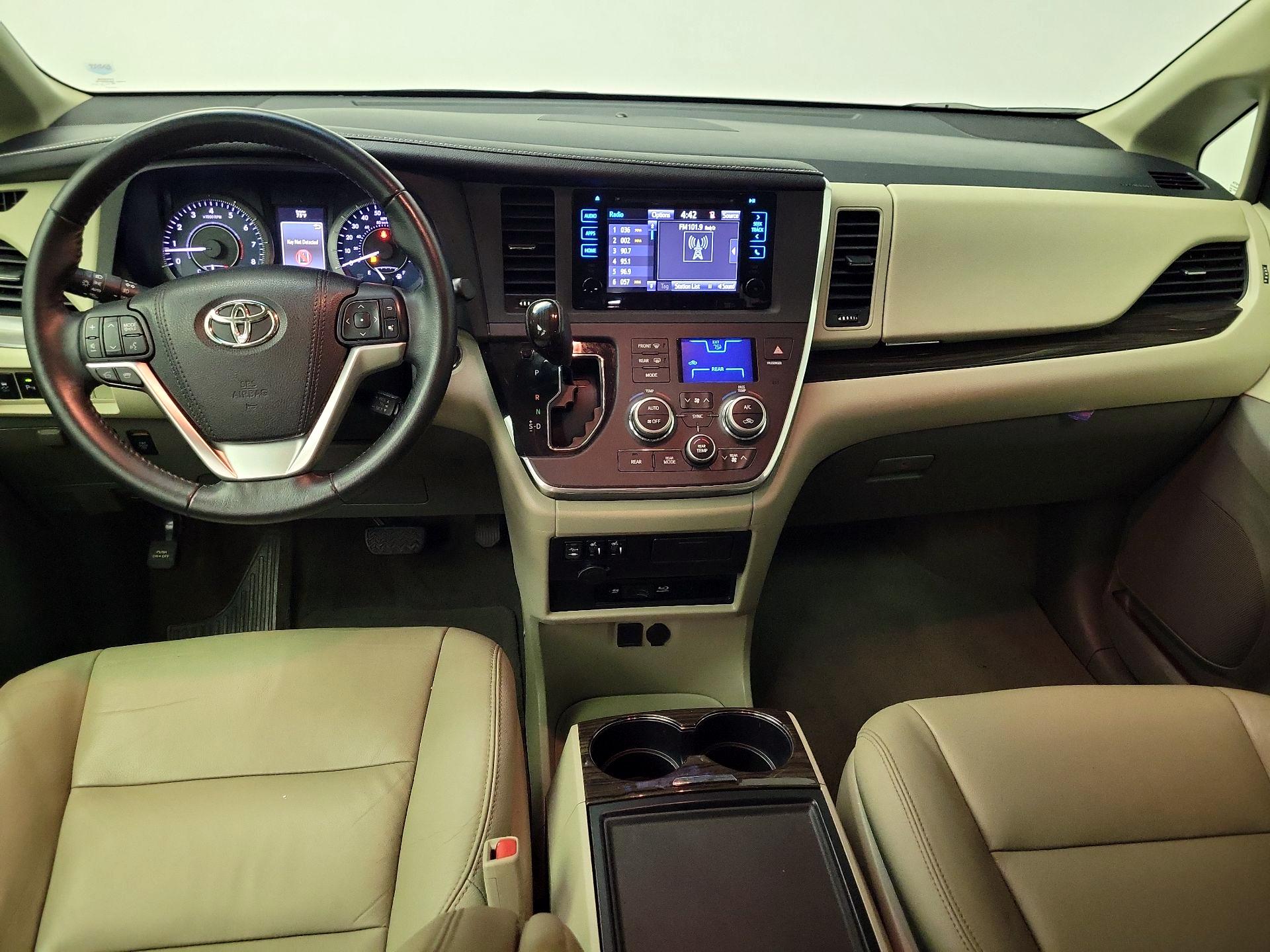 Thumbnail: 2015 Toyota Sienna - 9