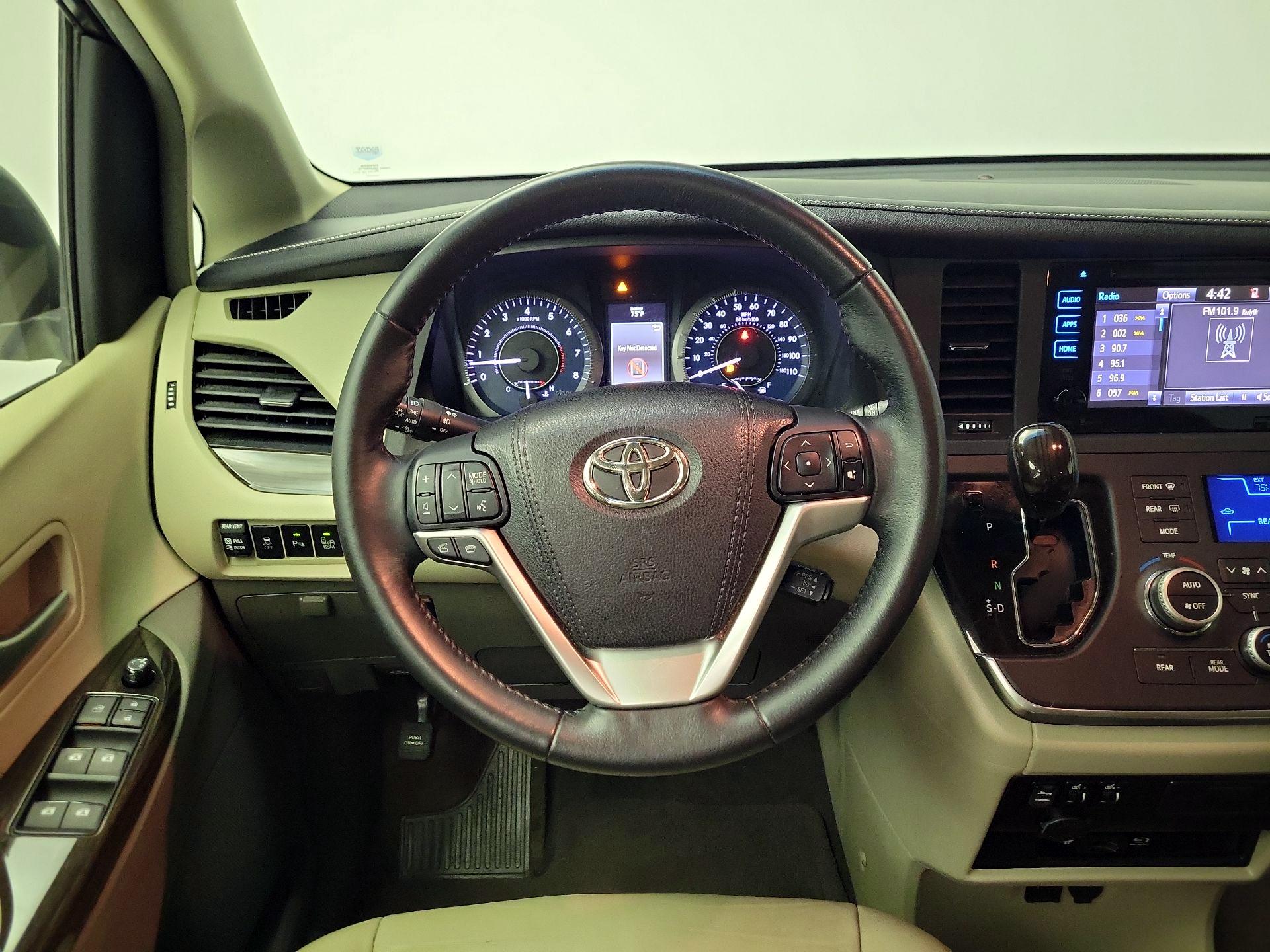 Thumbnail: 2015 Toyota Sienna - 10