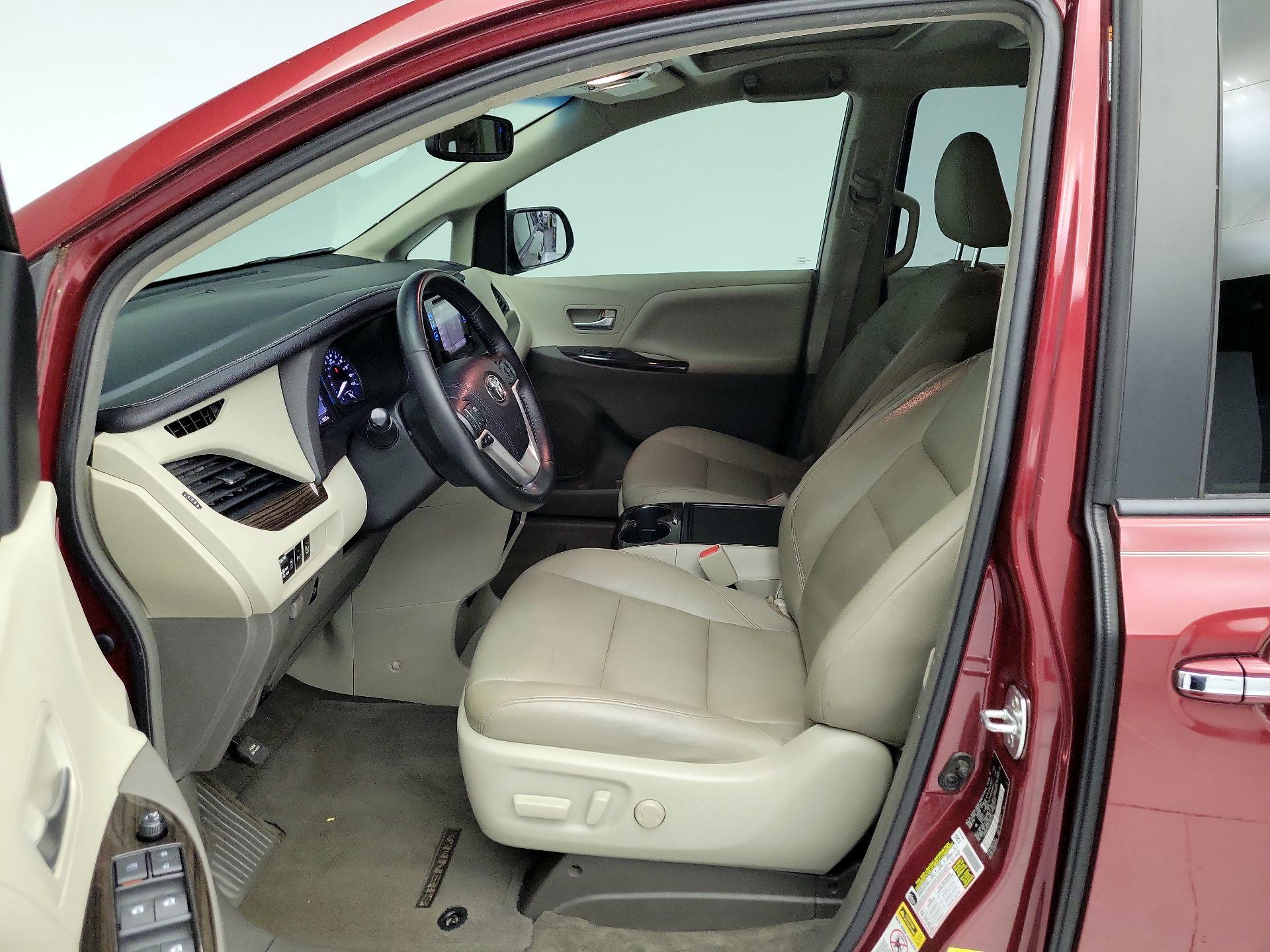 Thumbnail: 2015 Toyota Sienna - 11
