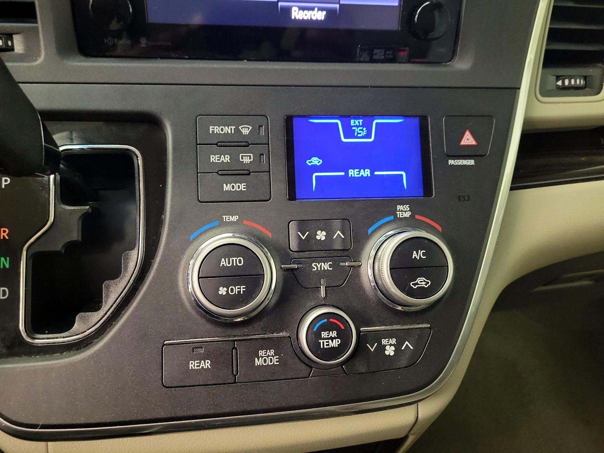 Thumbnail: 2015 Toyota Sienna - 16