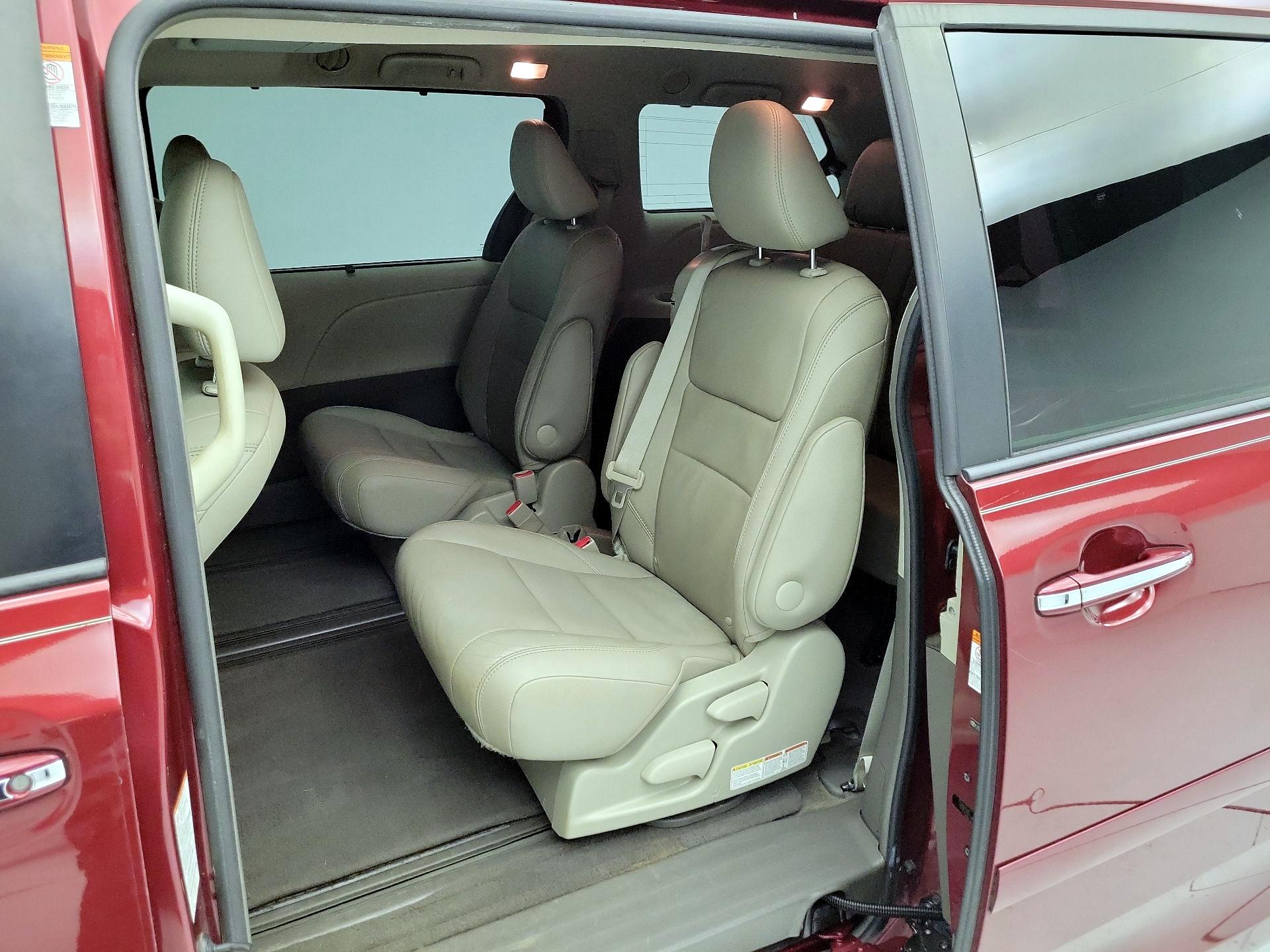 Thumbnail: 2015 Toyota Sienna - 18