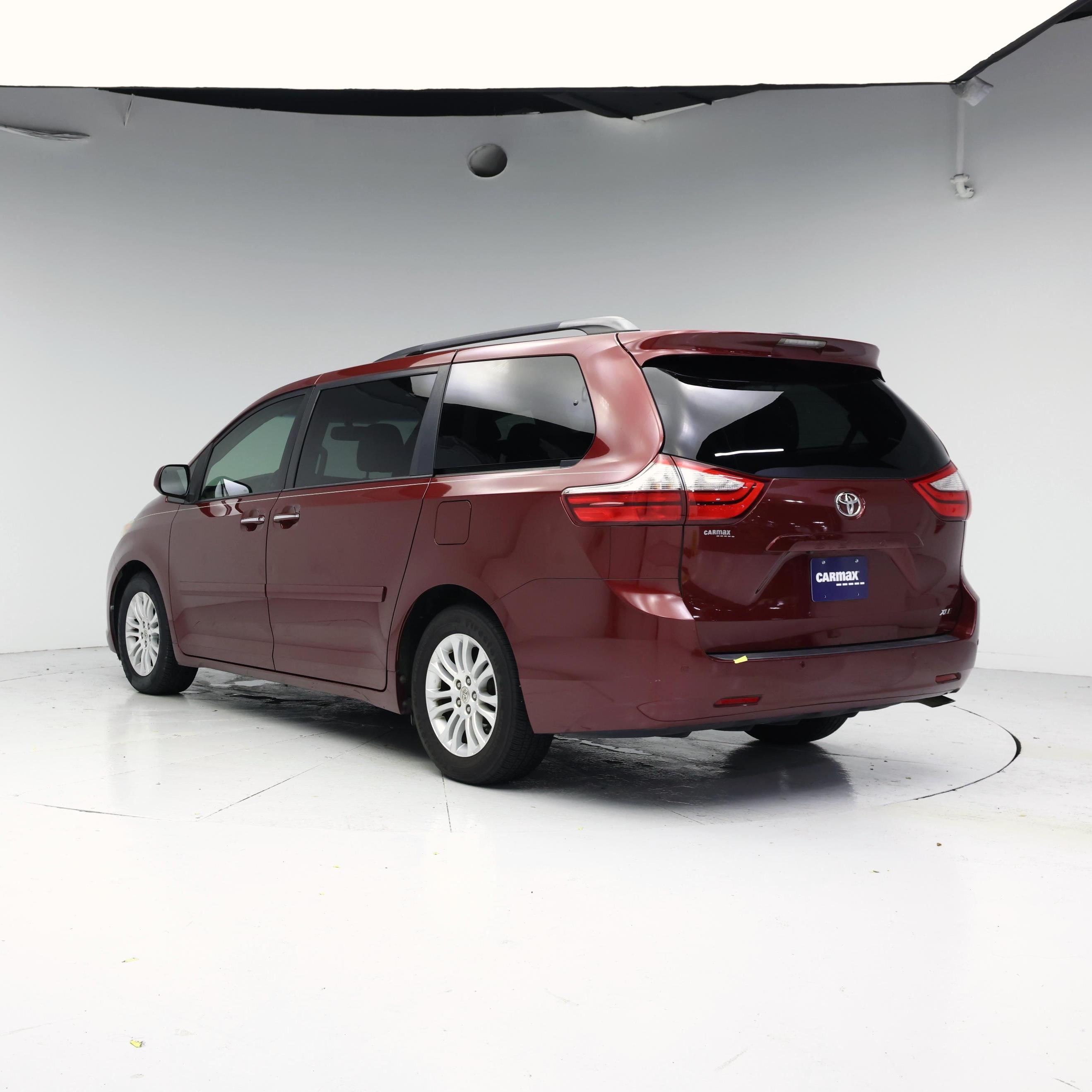 Thumbnail: 2015 Toyota Sienna - 2