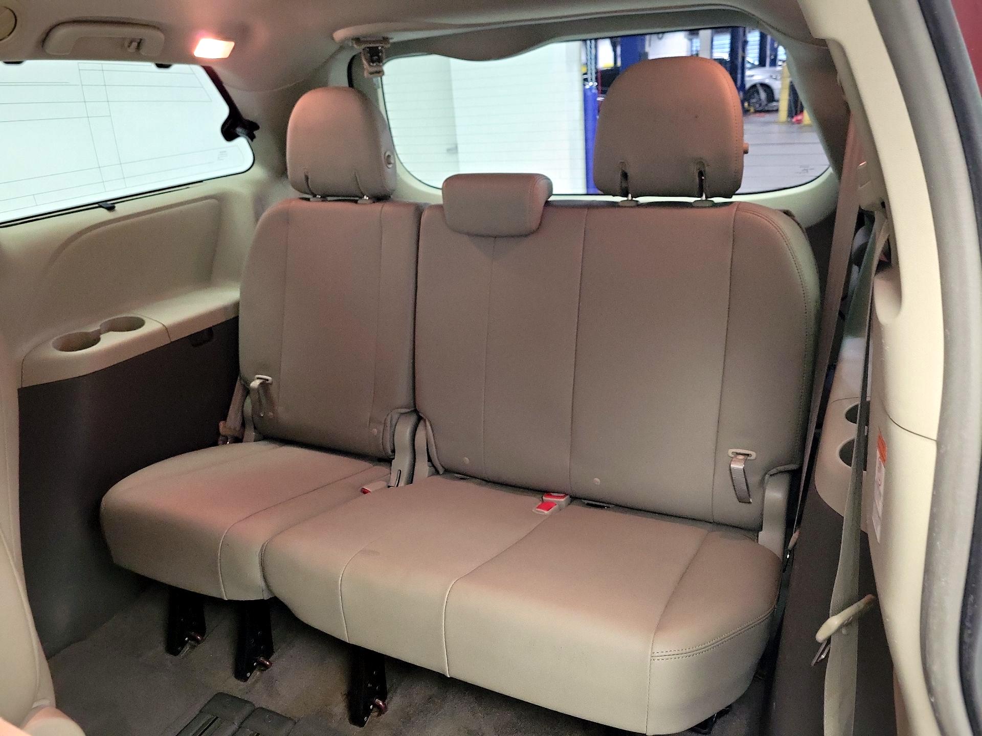 Thumbnail: 2015 Toyota Sienna - 19