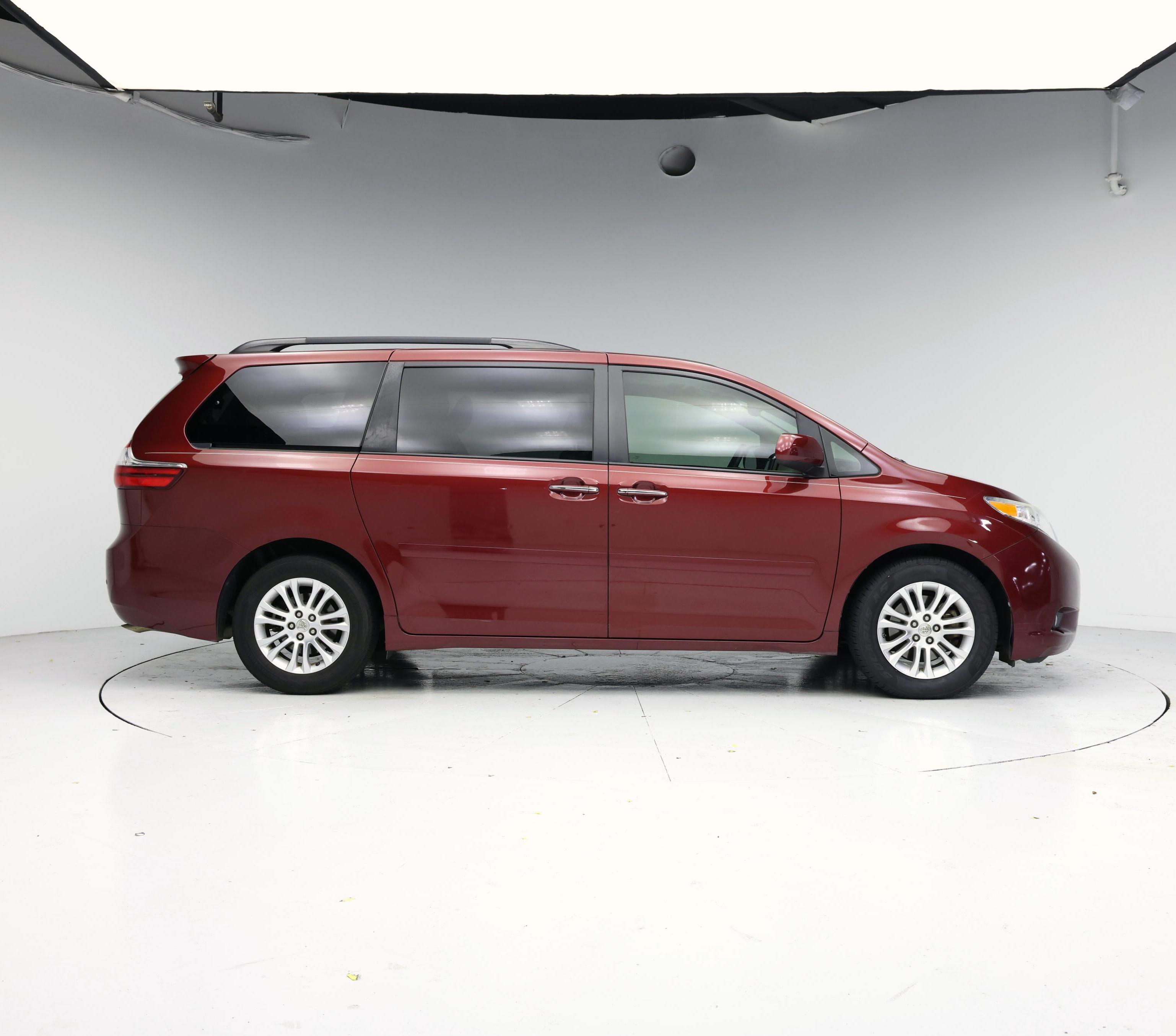 Thumbnail: 2015 Toyota Sienna - 7
