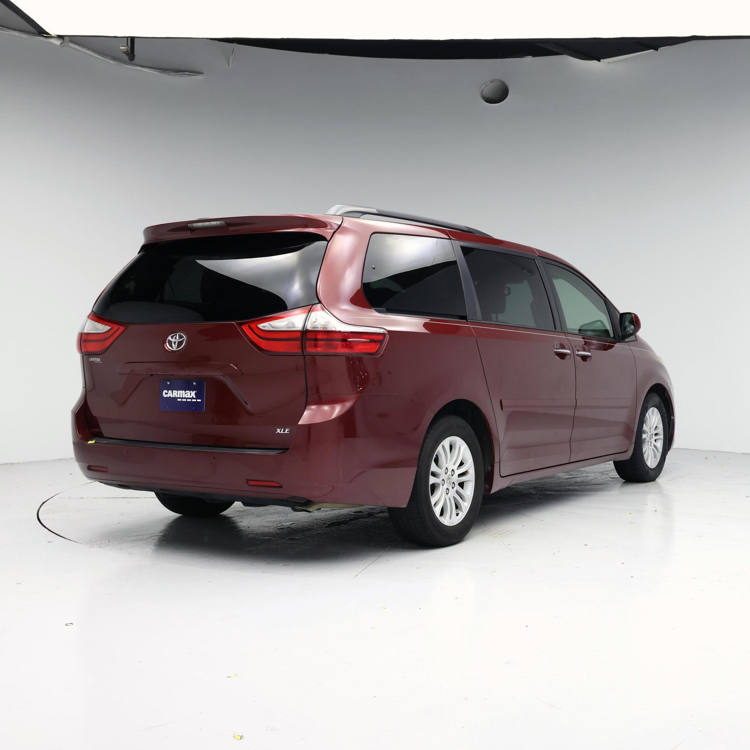 Thumbnail: 2015 Toyota Sienna - 8