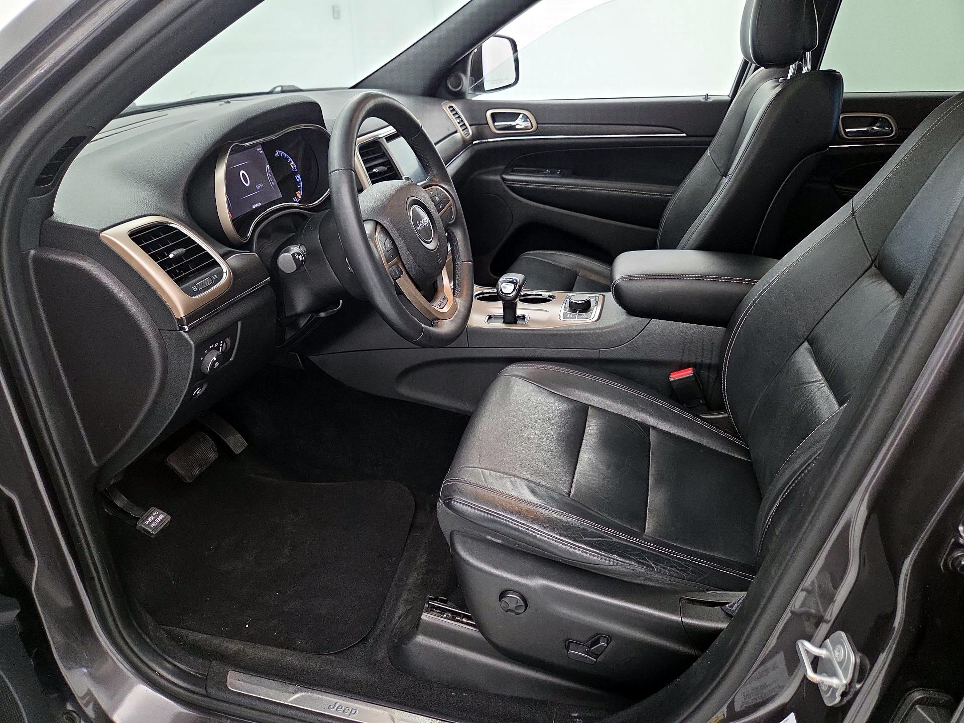 Thumbnail: 2015 Jeep Grand Cherokee - 11