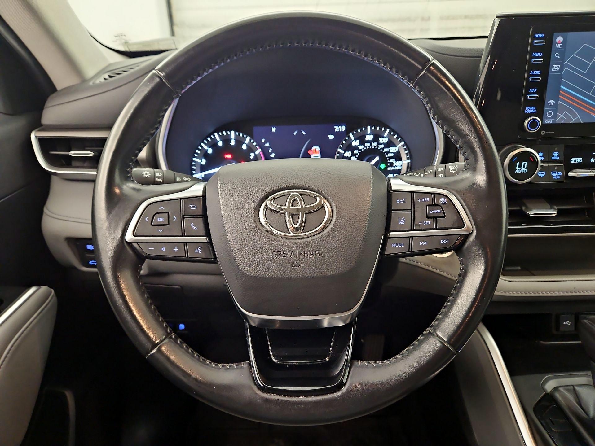 Thumbnail: 2021 Toyota Highlander - 10