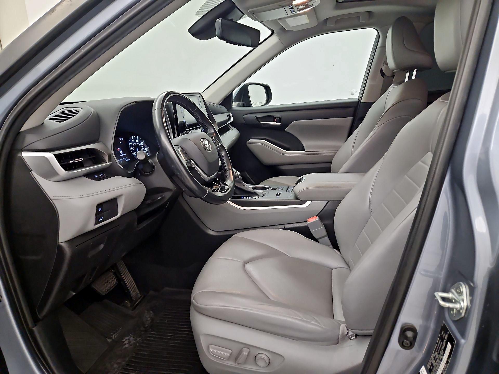 Thumbnail: 2021 Toyota Highlander - 11