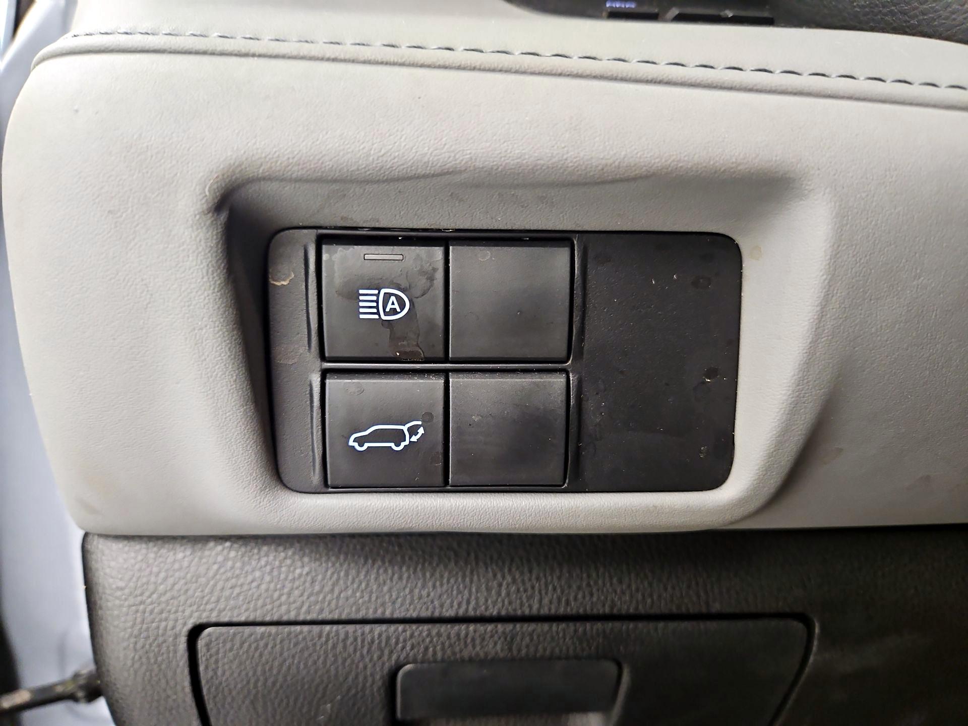 Thumbnail: 2021 Toyota Highlander - 13