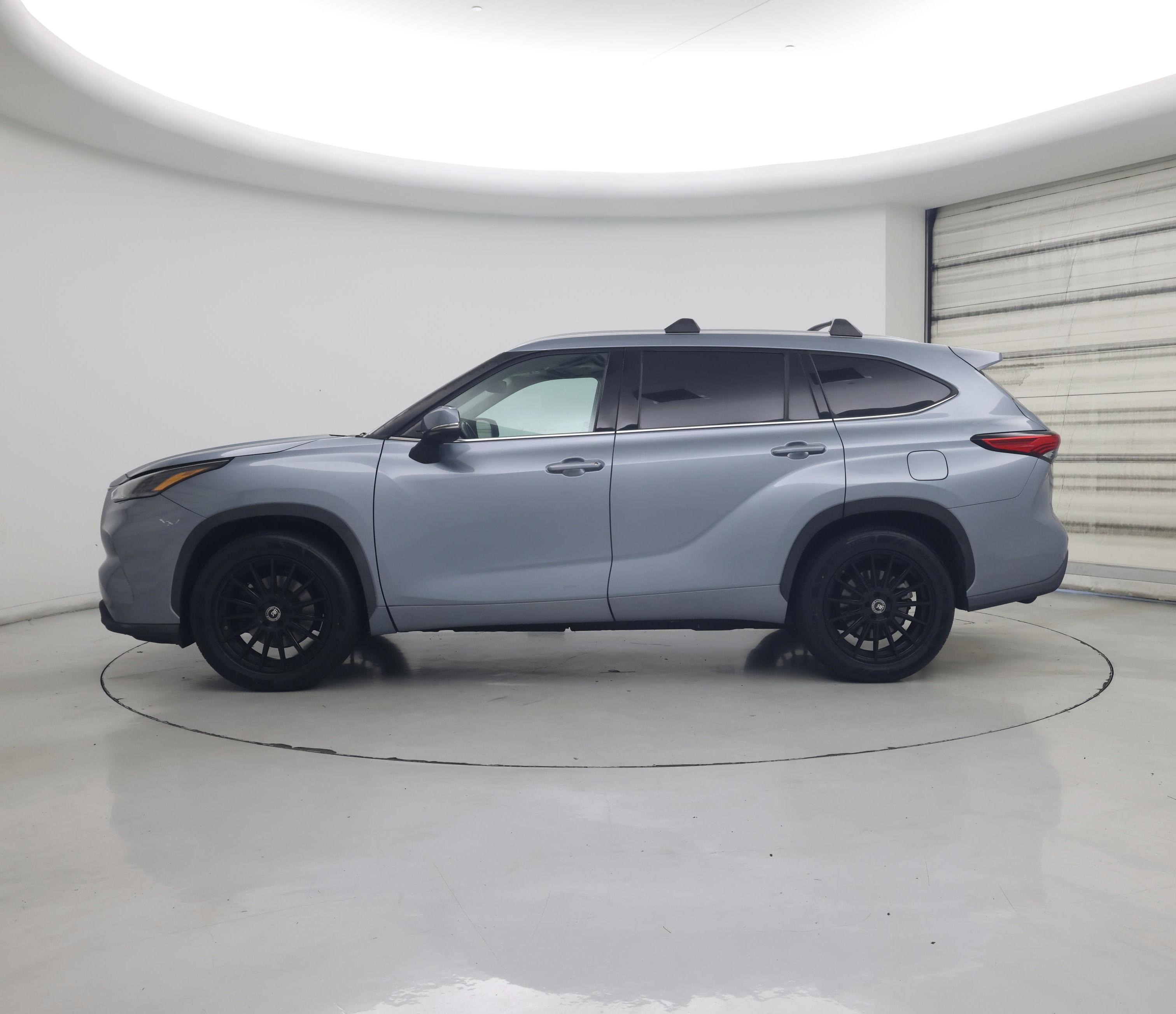 Thumbnail: 2021 Toyota Highlander - 3