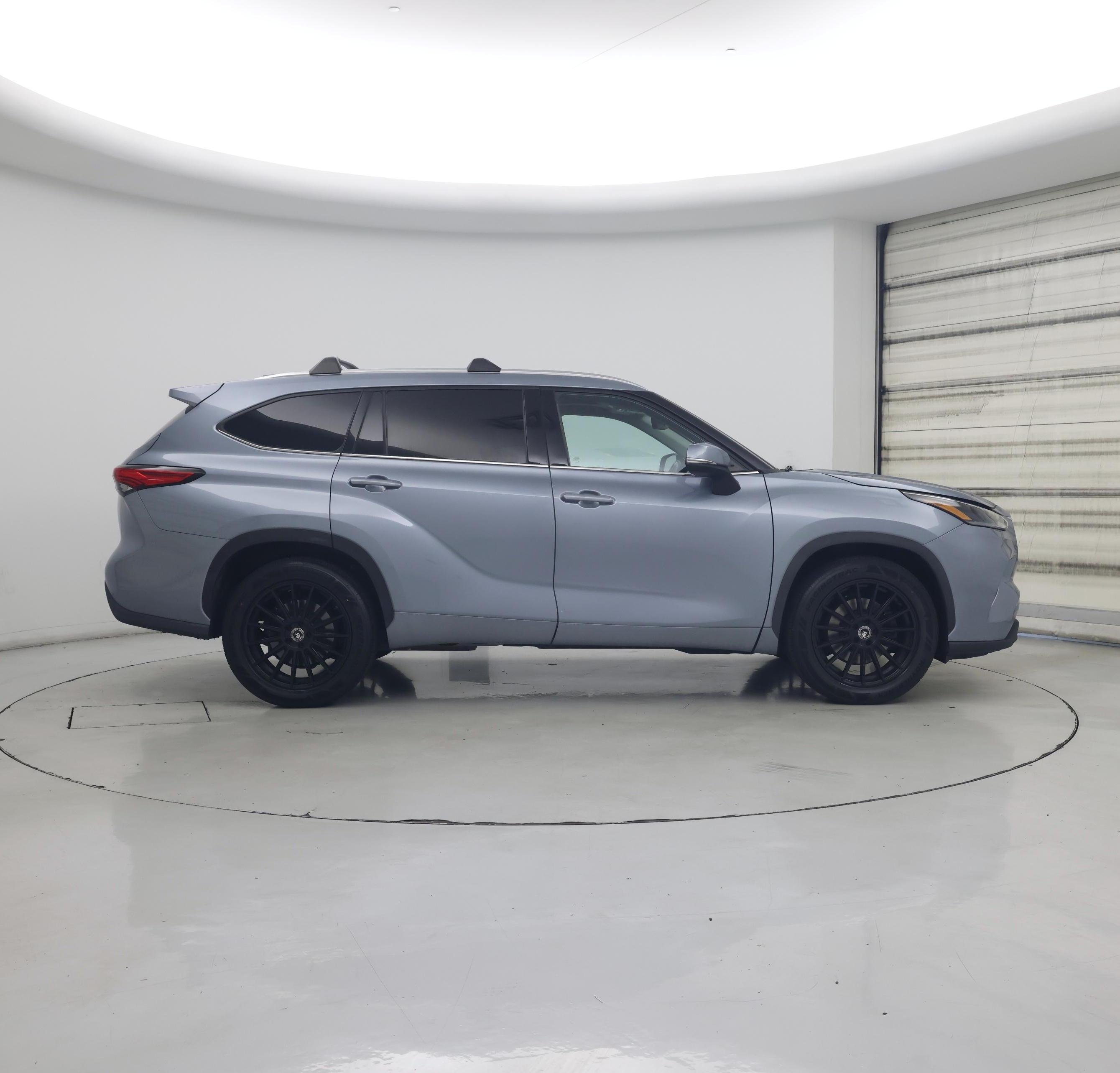 Thumbnail: 2021 Toyota Highlander - 7
