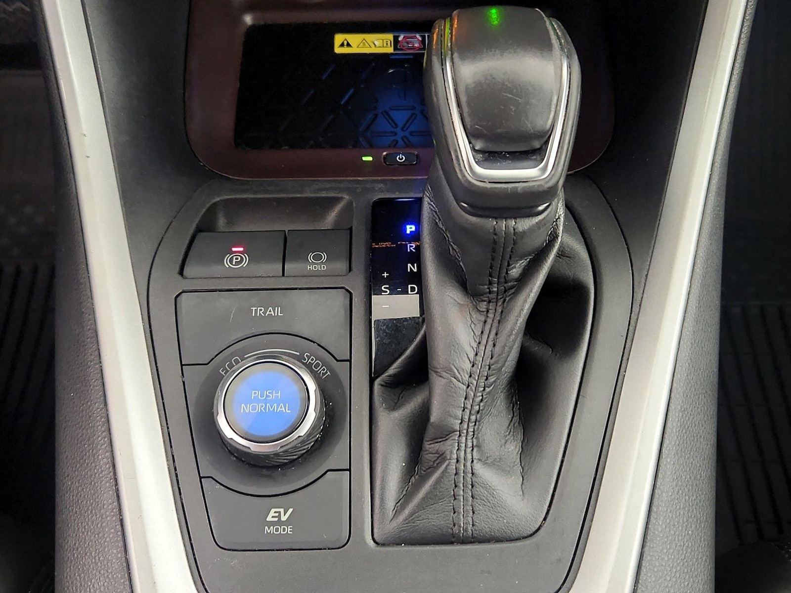 2022 Toyota RAV4 Limited - Photo 18