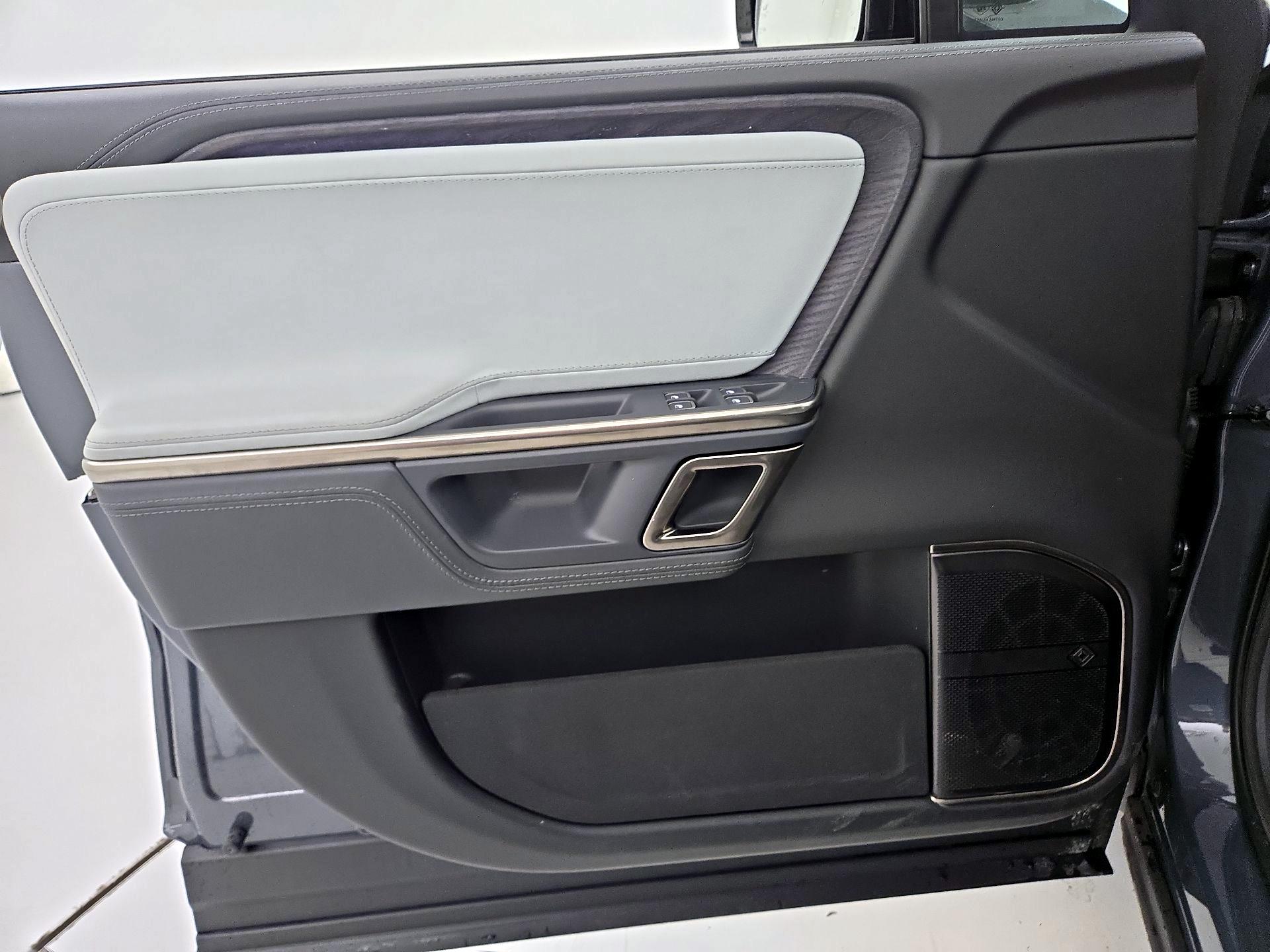 Thumbnail: 2024 Rivian R1S - 12