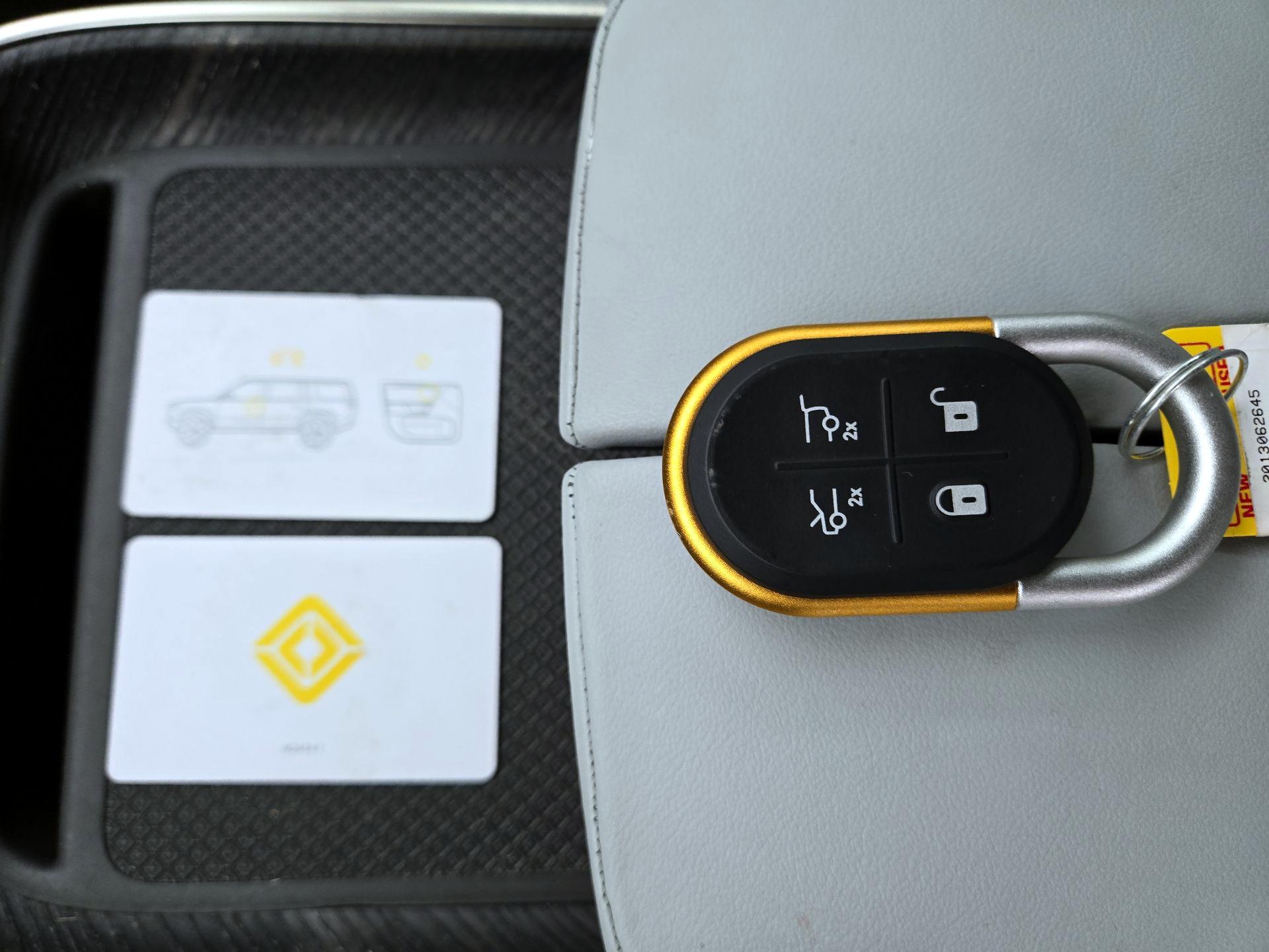 Thumbnail: 2024 Rivian R1S - 19