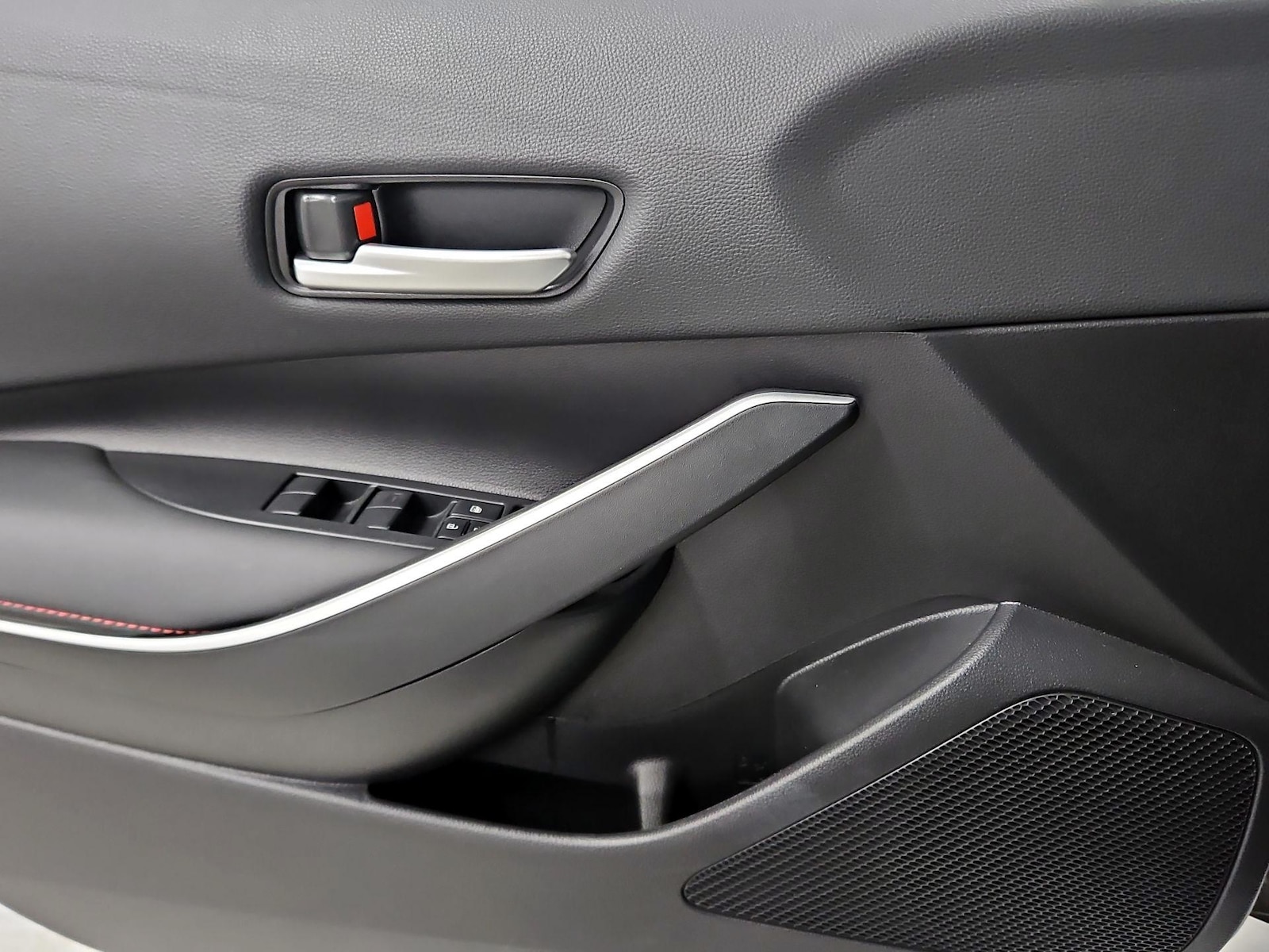 2025 Toyota Corolla SE - Photo 13