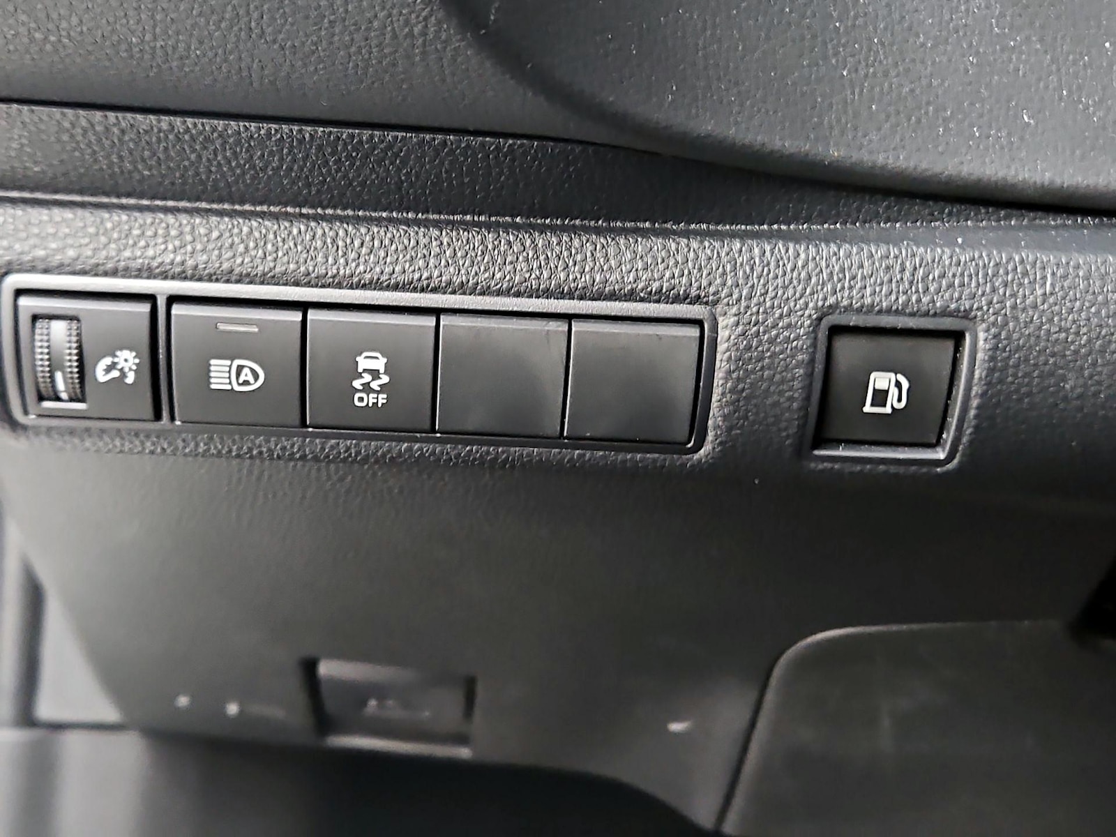 2025 Toyota Corolla SE - Photo 14