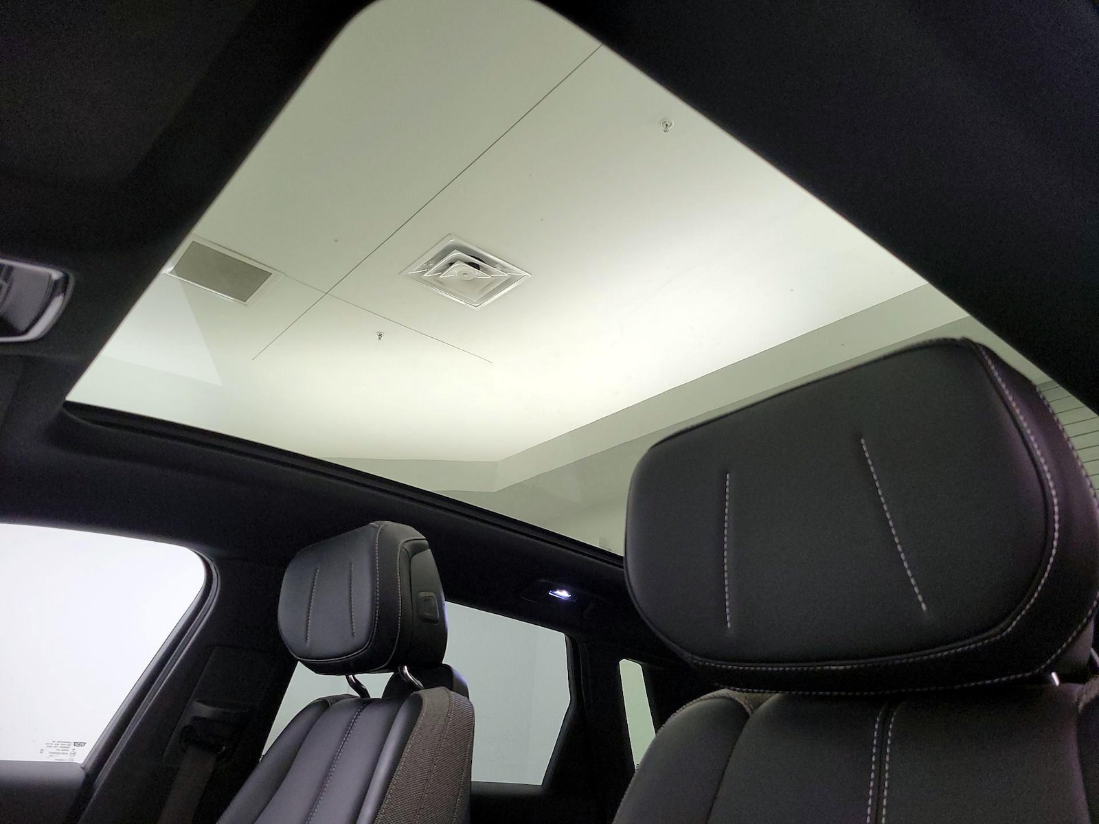 2024 Cadillac LYRIQ Tech - Photo 21