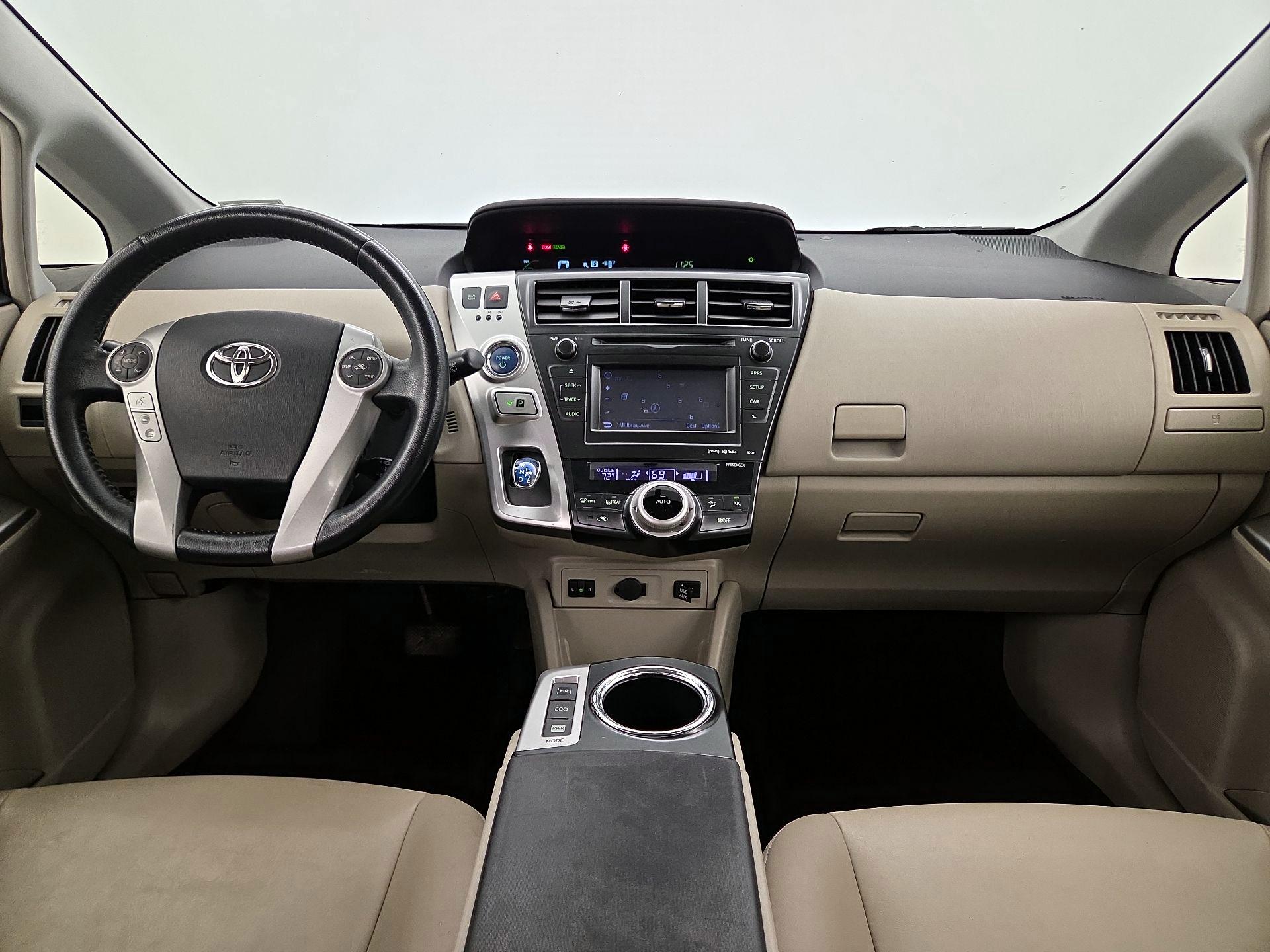 Thumbnail: 2014 Toyota Prius v - 9