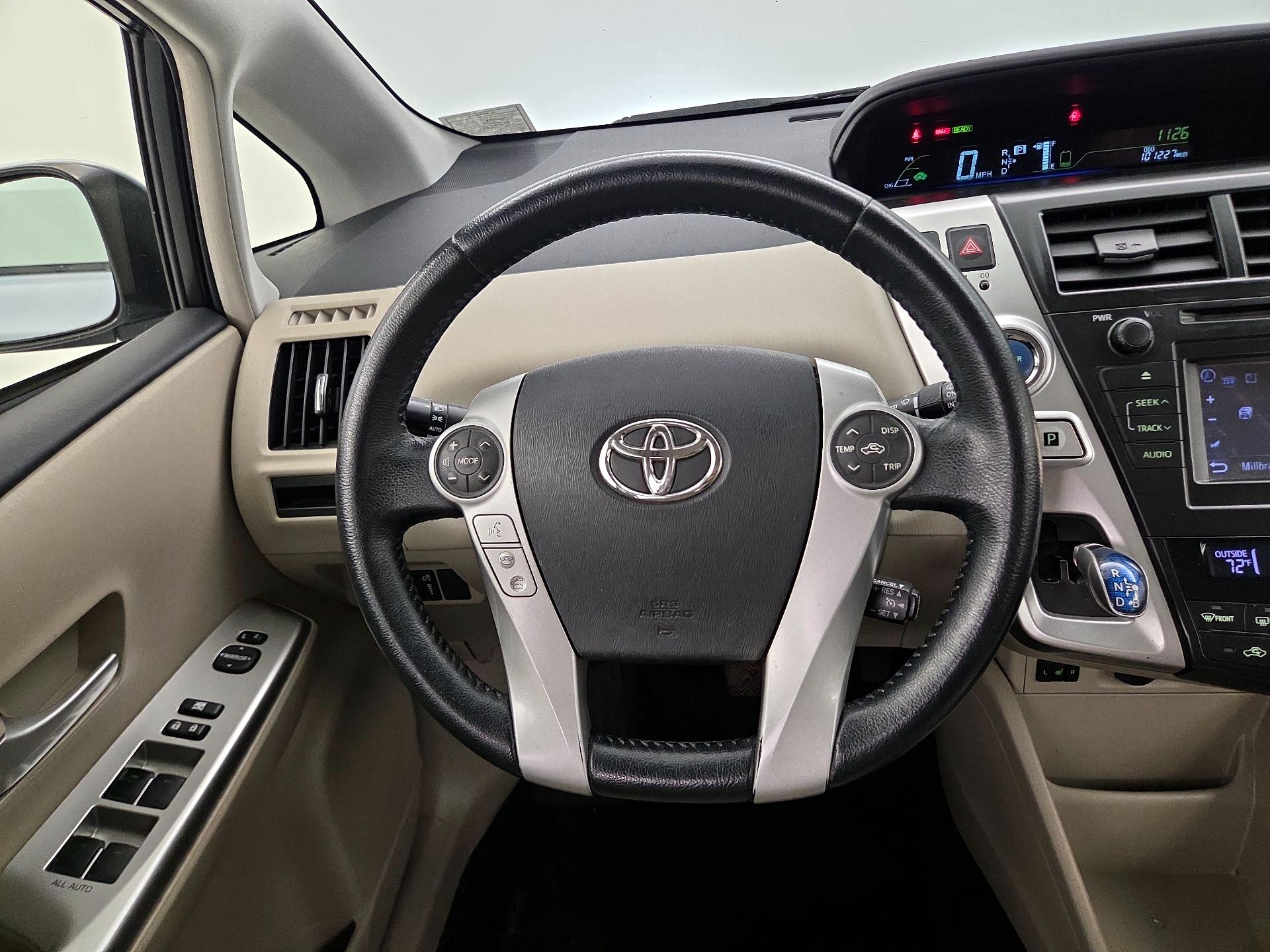 Thumbnail: 2014 Toyota Prius v - 10