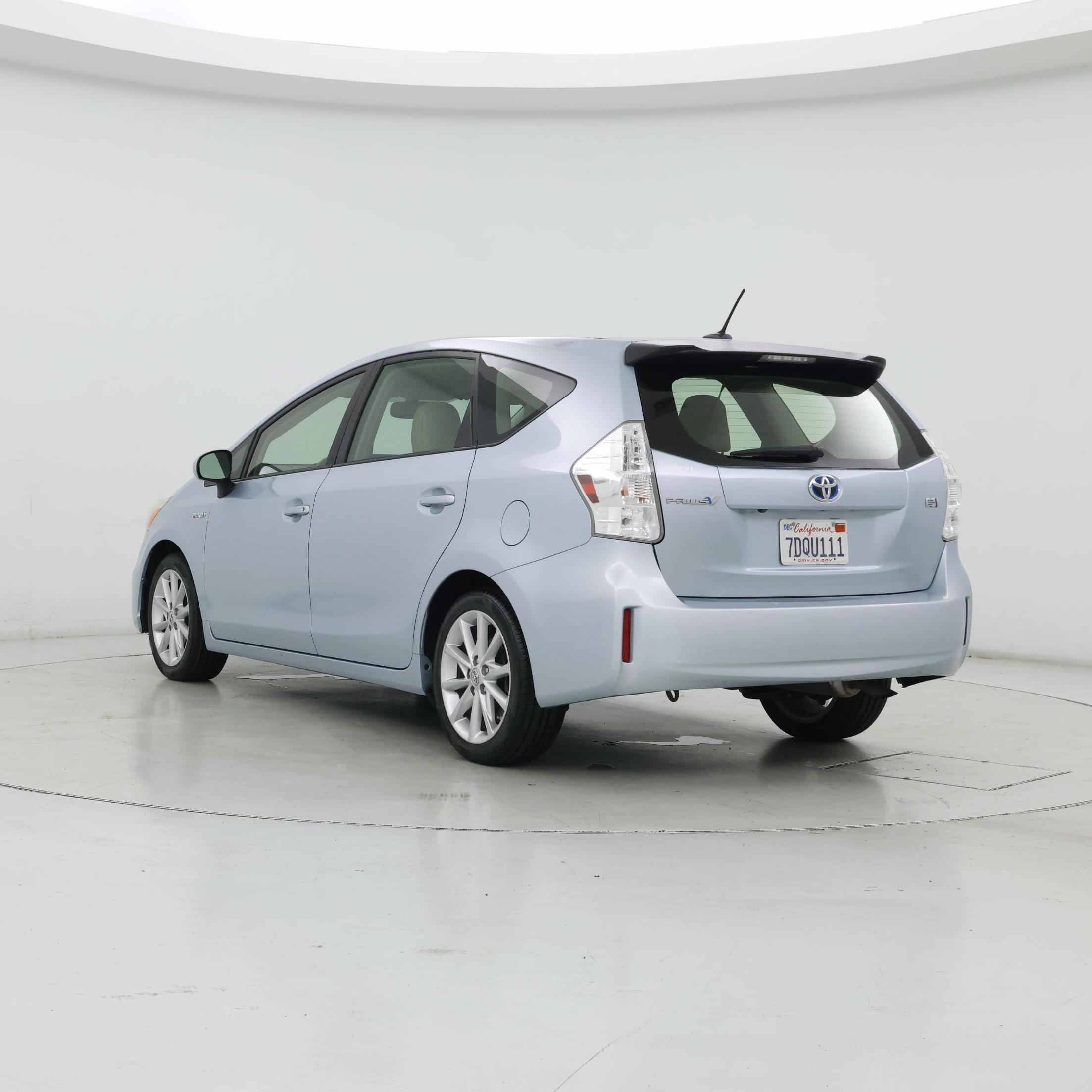 Thumbnail: 2014 Toyota Prius v - 2