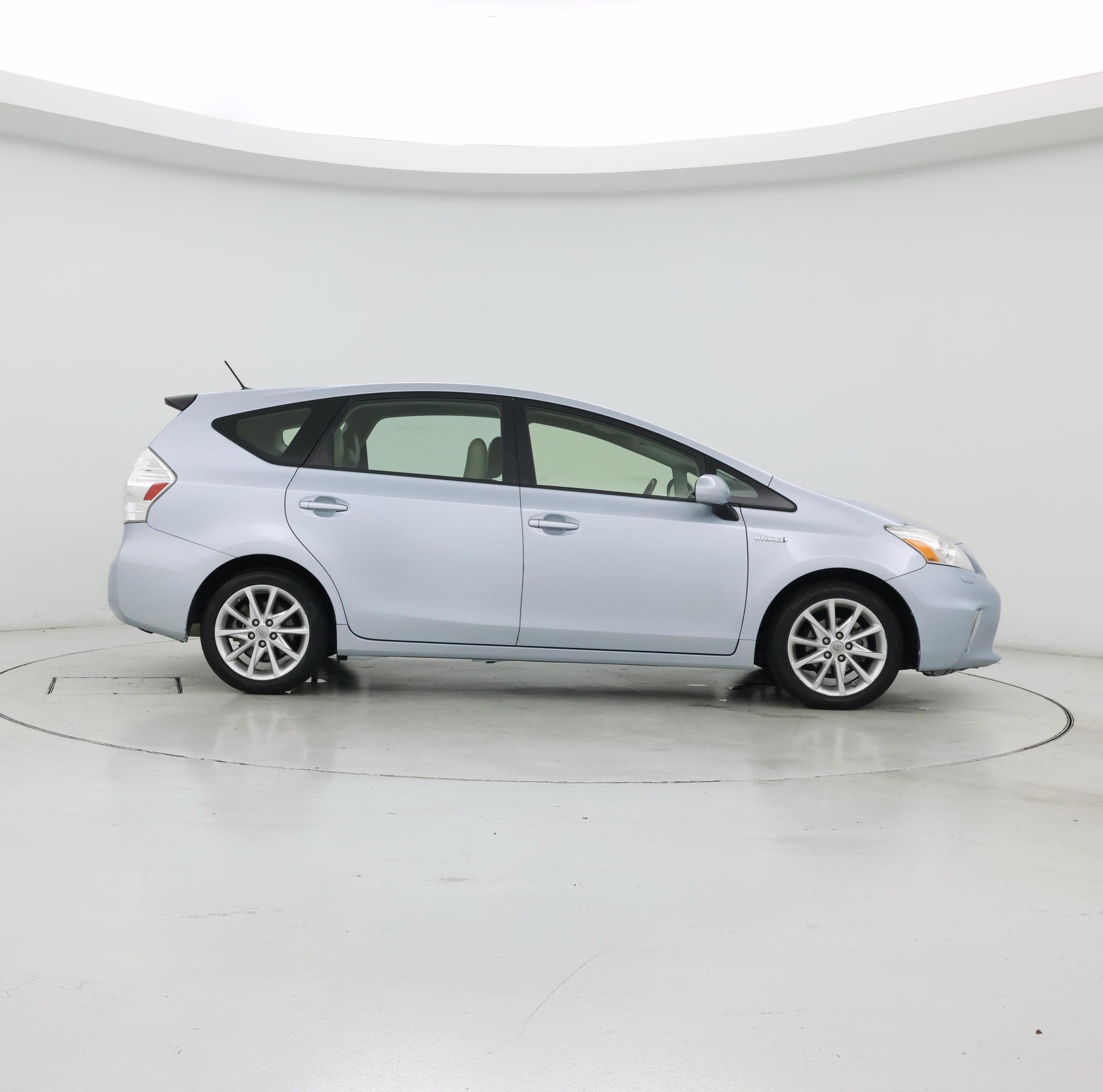 Thumbnail: 2014 Toyota Prius v - 7