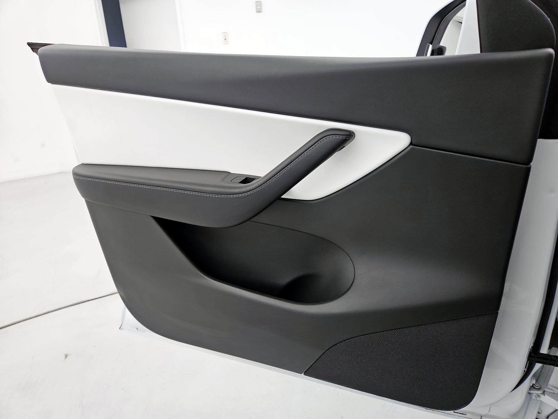 Thumbnail: 2022 Tesla Model Y - 12