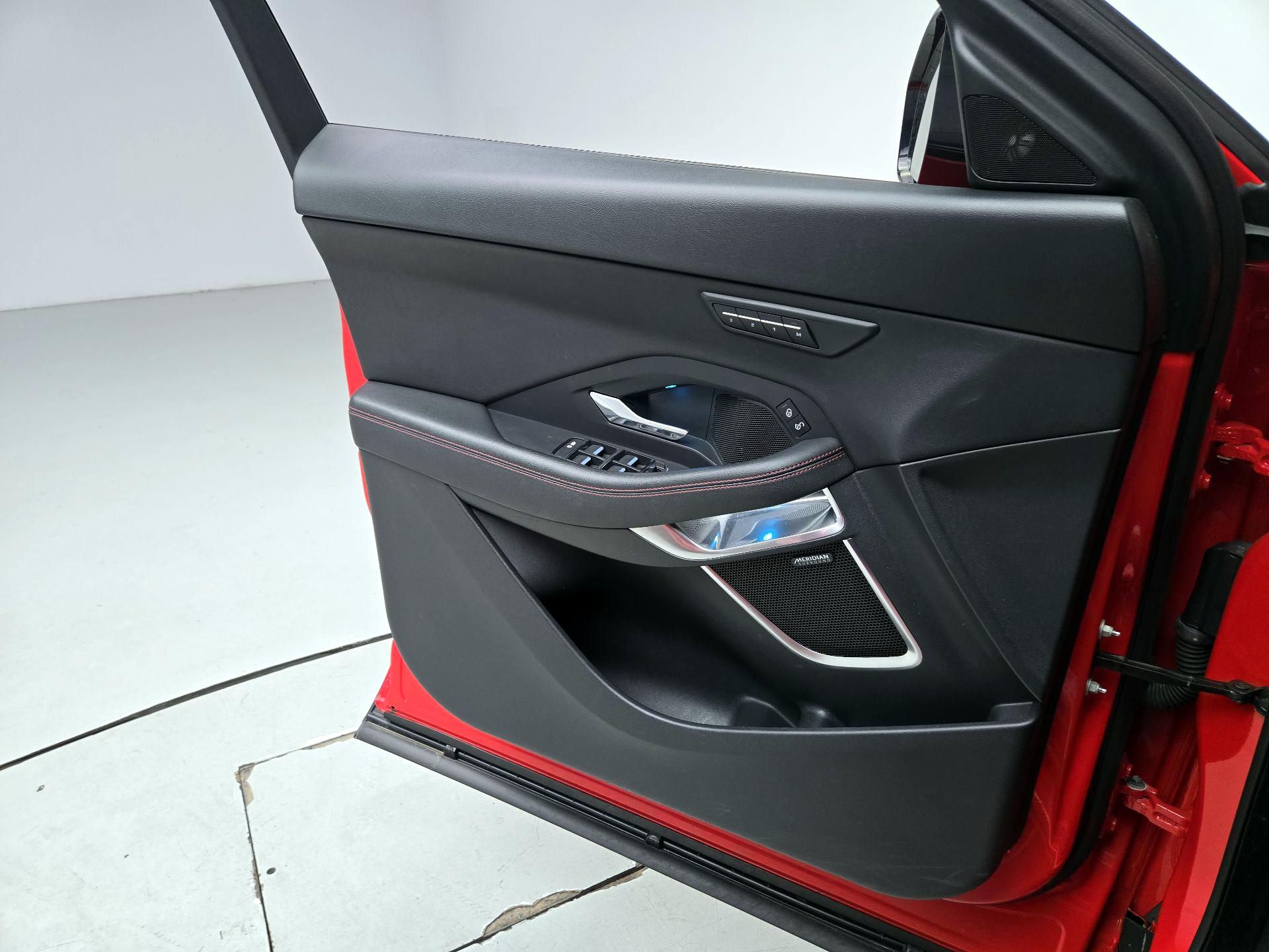 Thumbnail: 2020 Jaguar E-Pace - 12