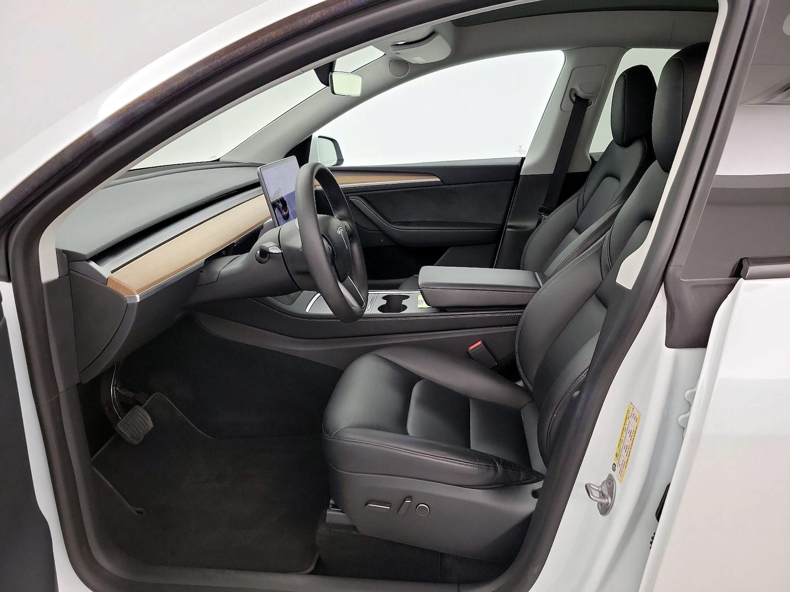 2024 Tesla Model Y Long Range - Photo 12