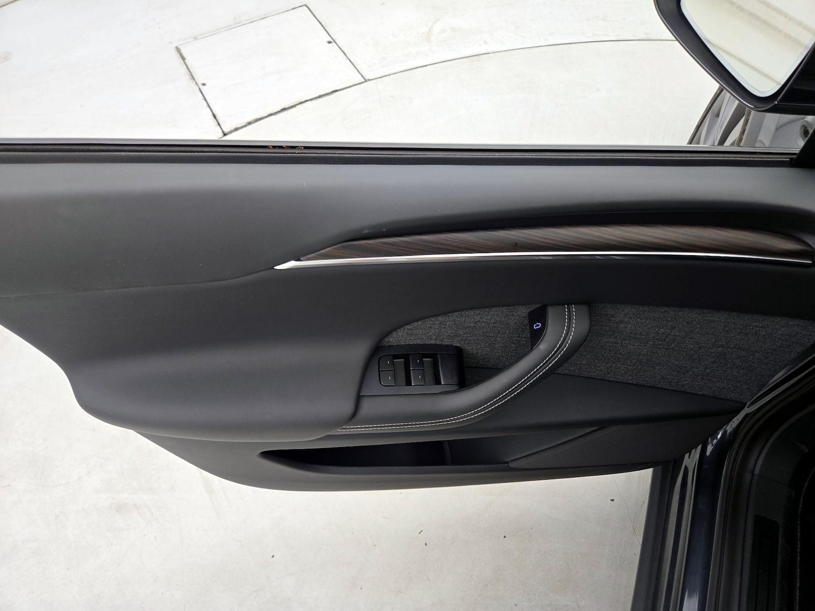 2024 Tesla Model X Long Range - Photo 13