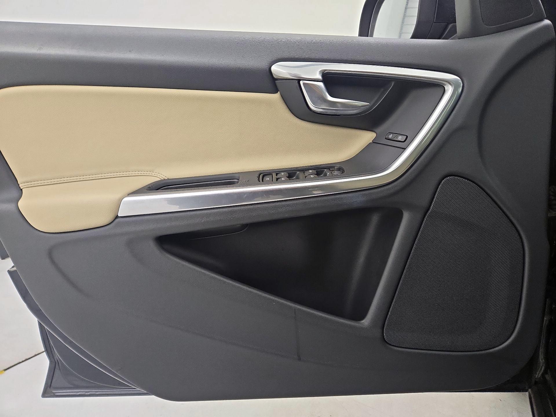 Thumbnail: 2016 Volvo S60 - 12