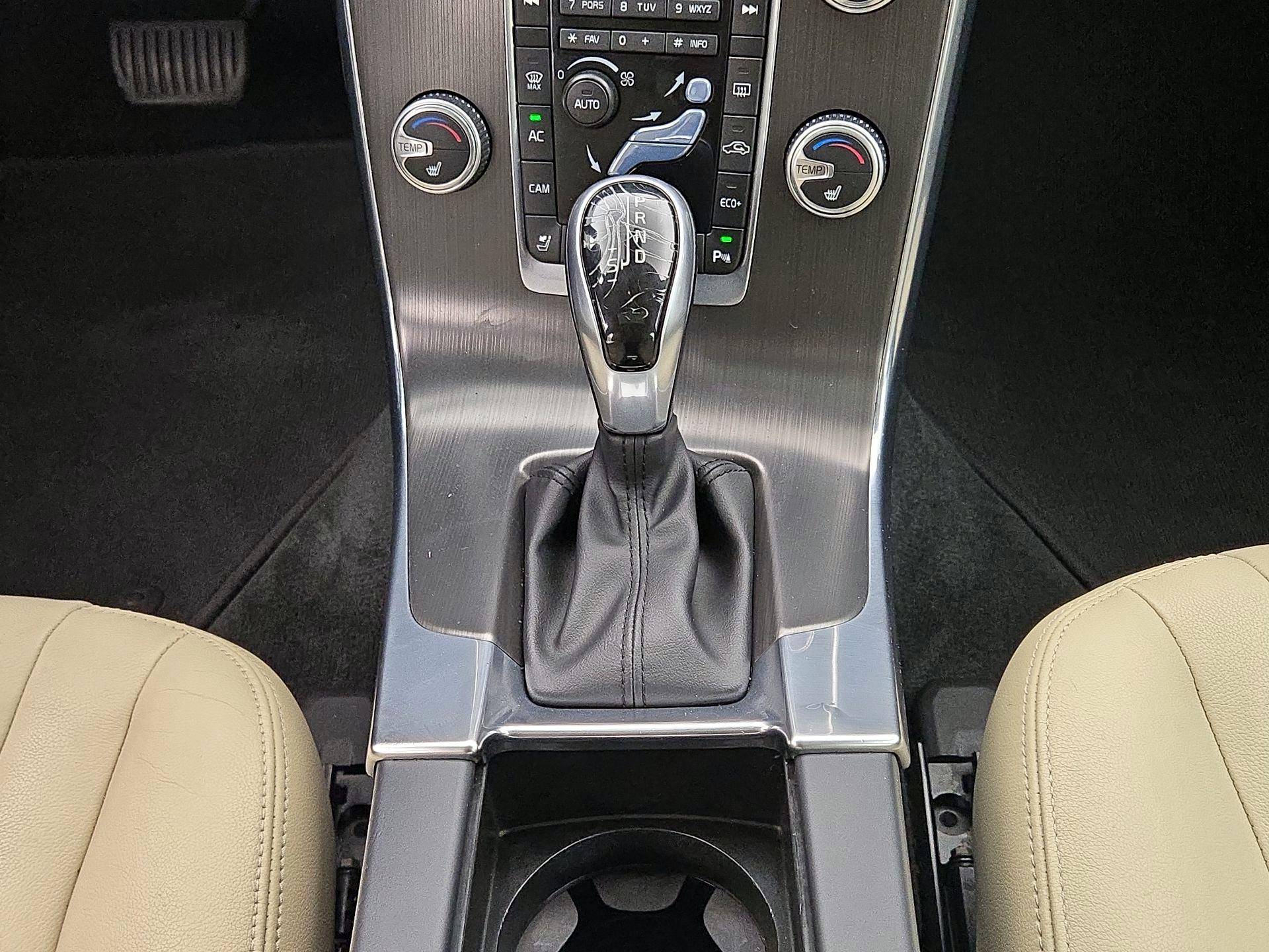 Thumbnail: 2016 Volvo S60 - 17