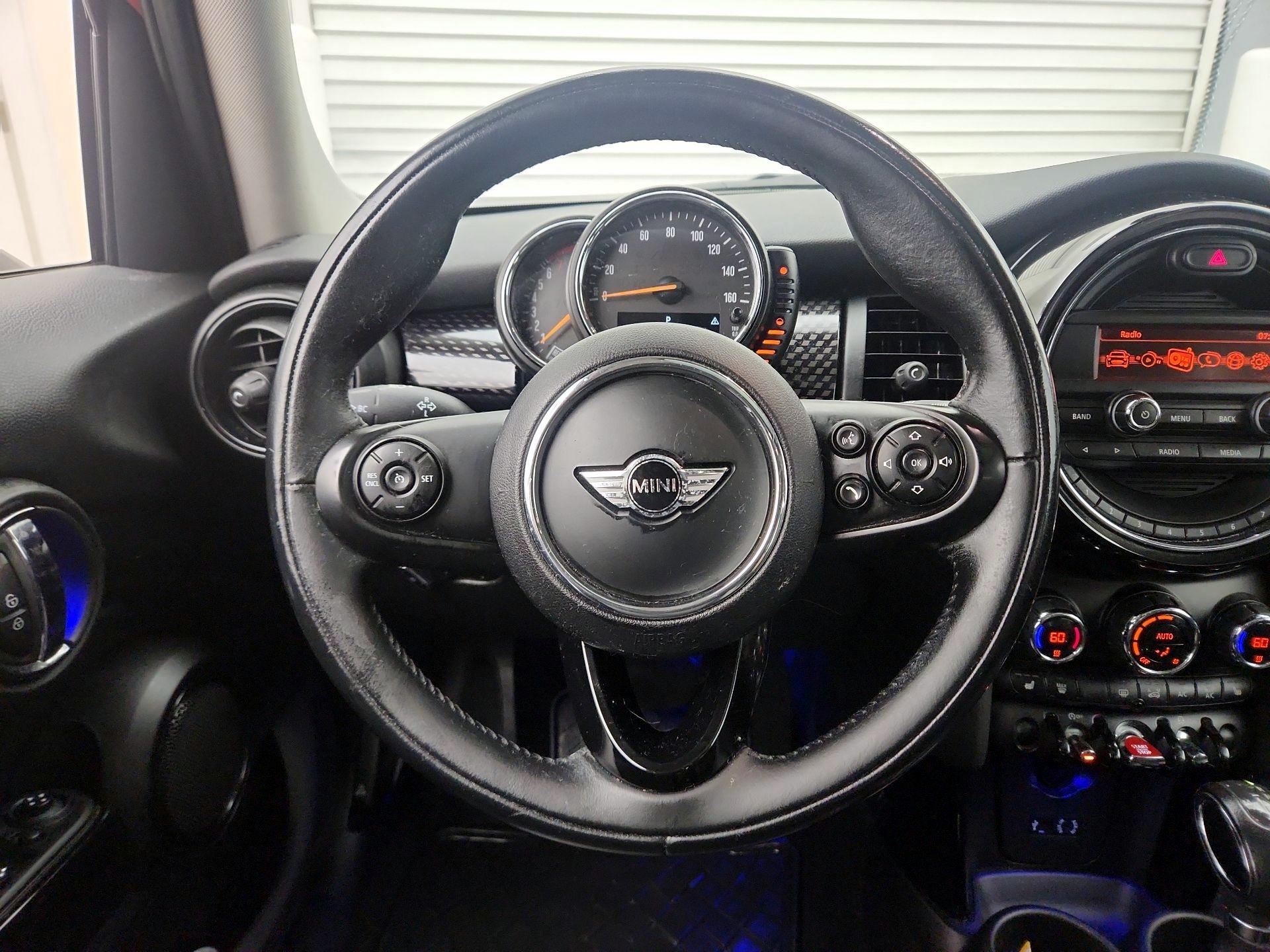 Thumbnail: 2016 MINI Cooper Hardtop - 10