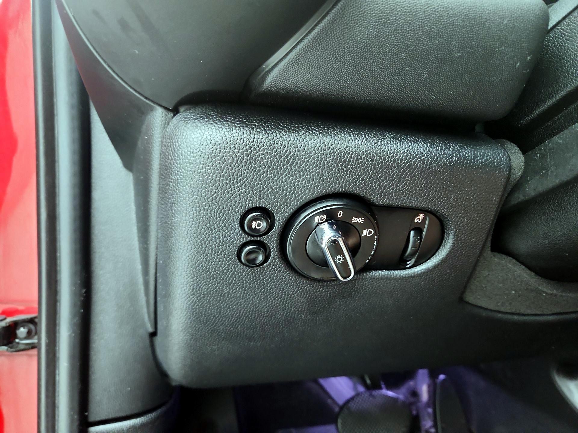 Thumbnail: 2016 MINI Cooper Hardtop - 13