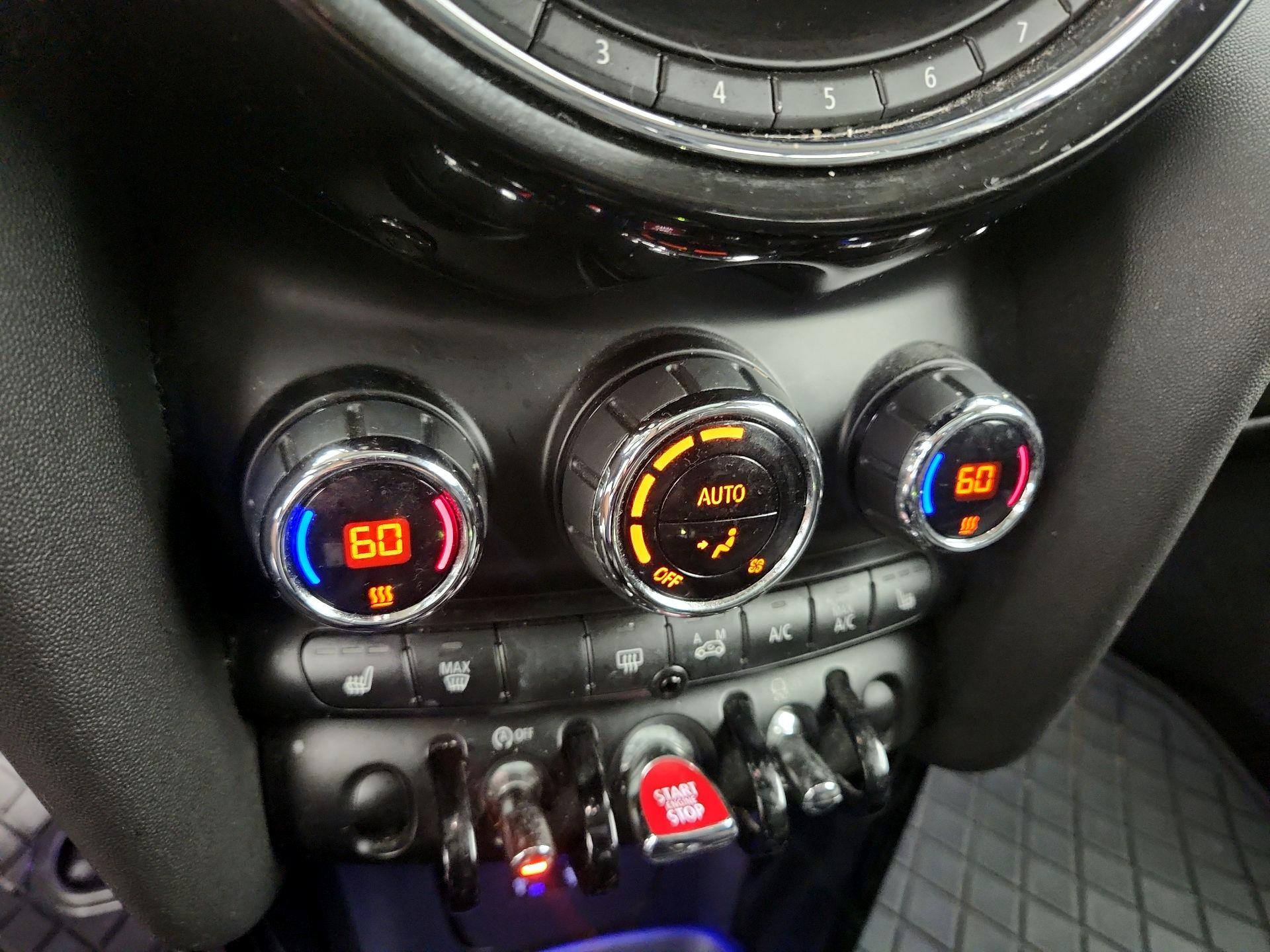 Thumbnail: 2016 MINI Cooper Hardtop - 15