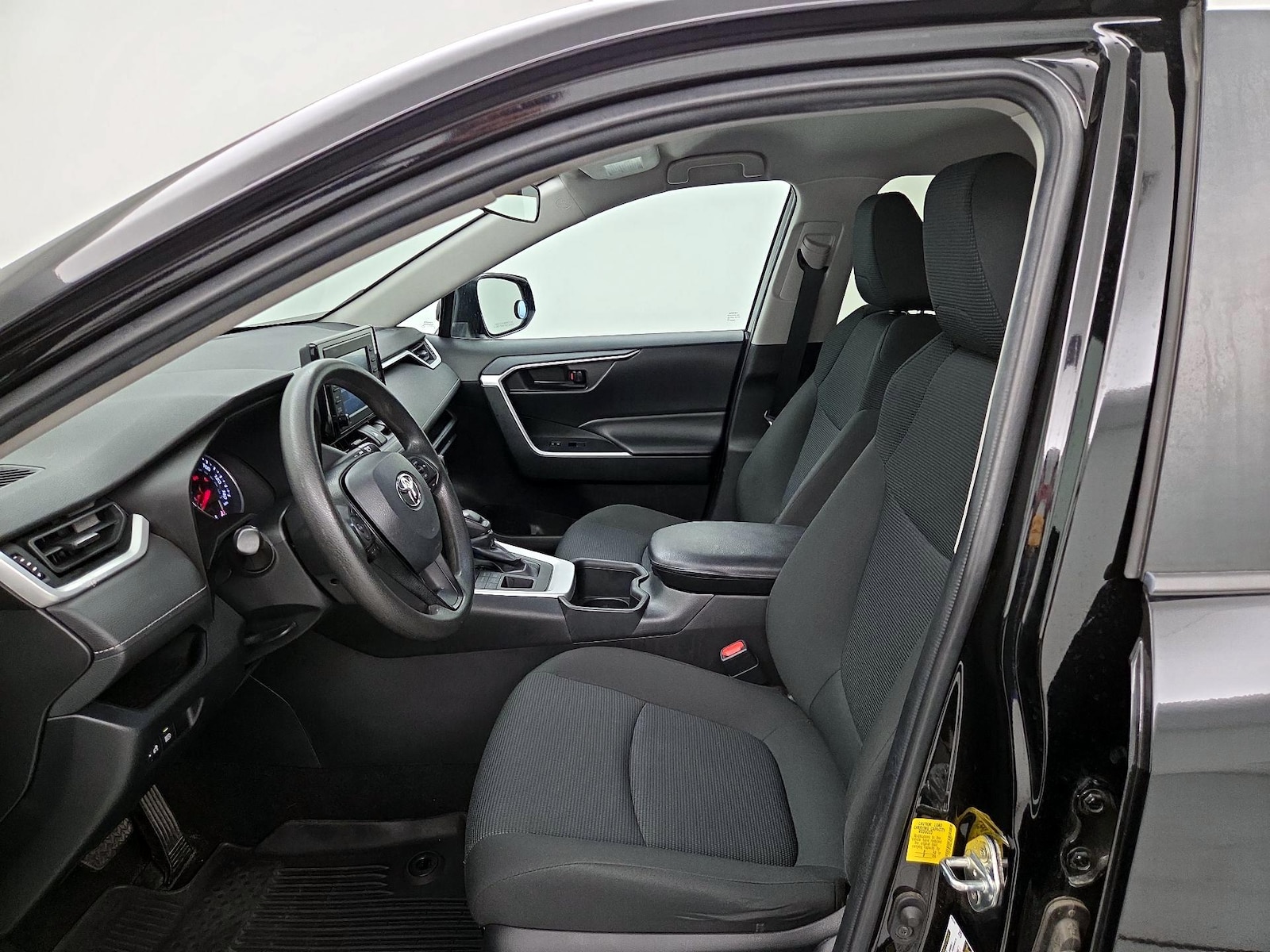 2022 Toyota RAV4 LE - Photo 12