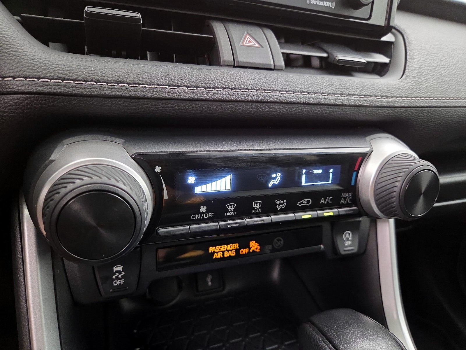 2022 Toyota RAV4 LE - Photo 18