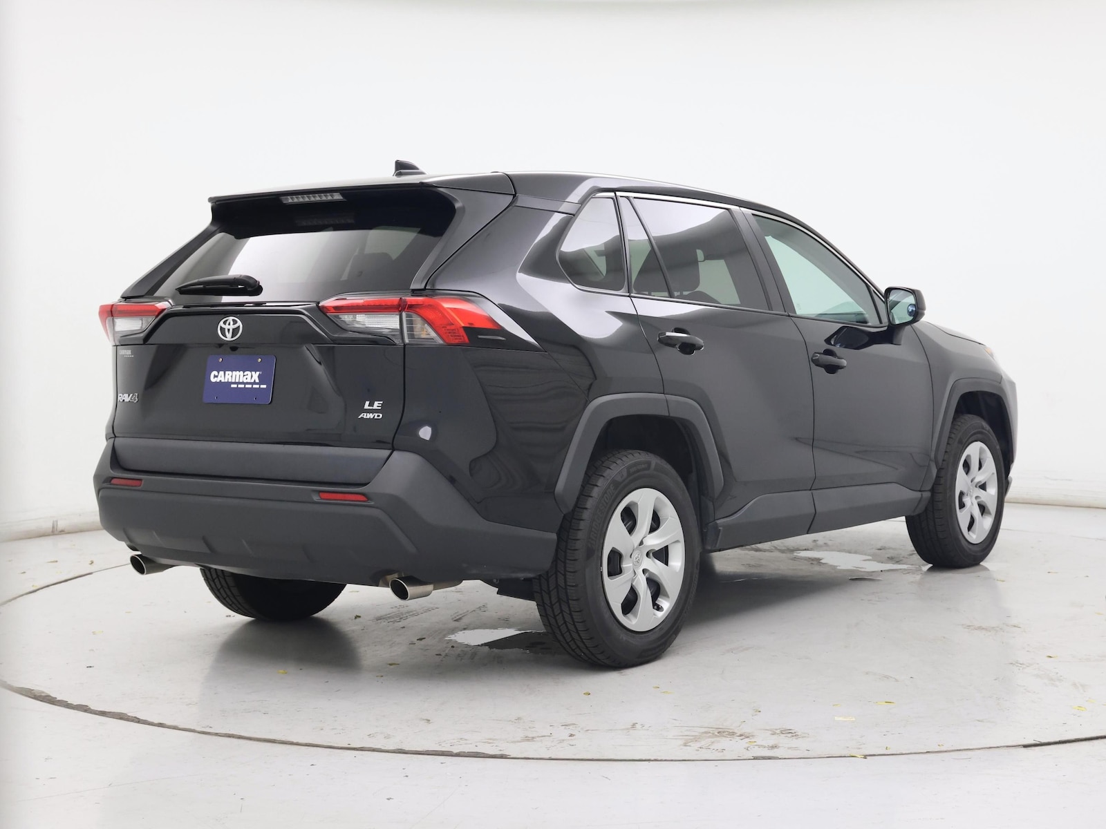 2022 Toyota RAV4 LE - Photo 9