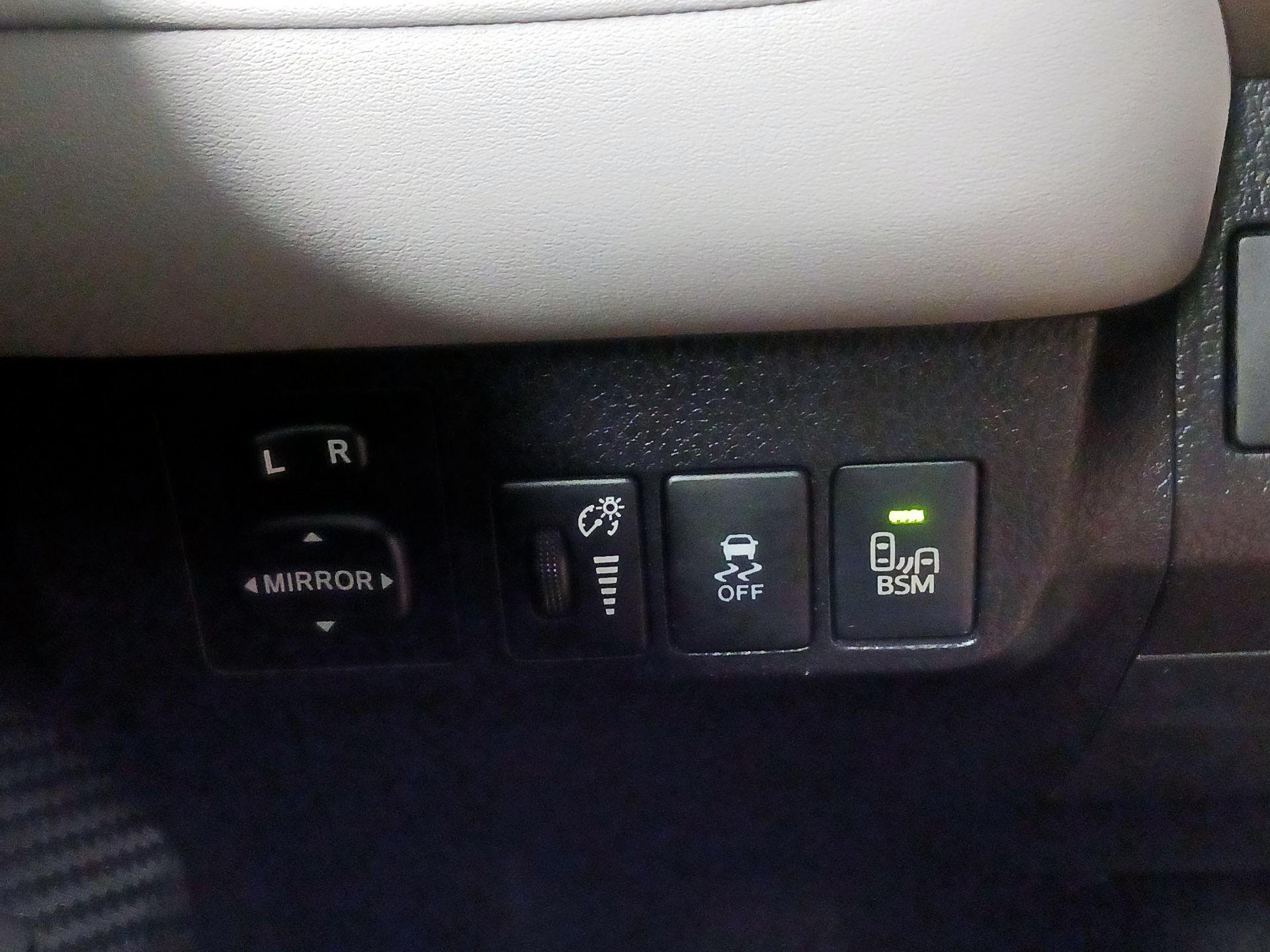 Thumbnail: 2014 Toyota RAV4 - 13