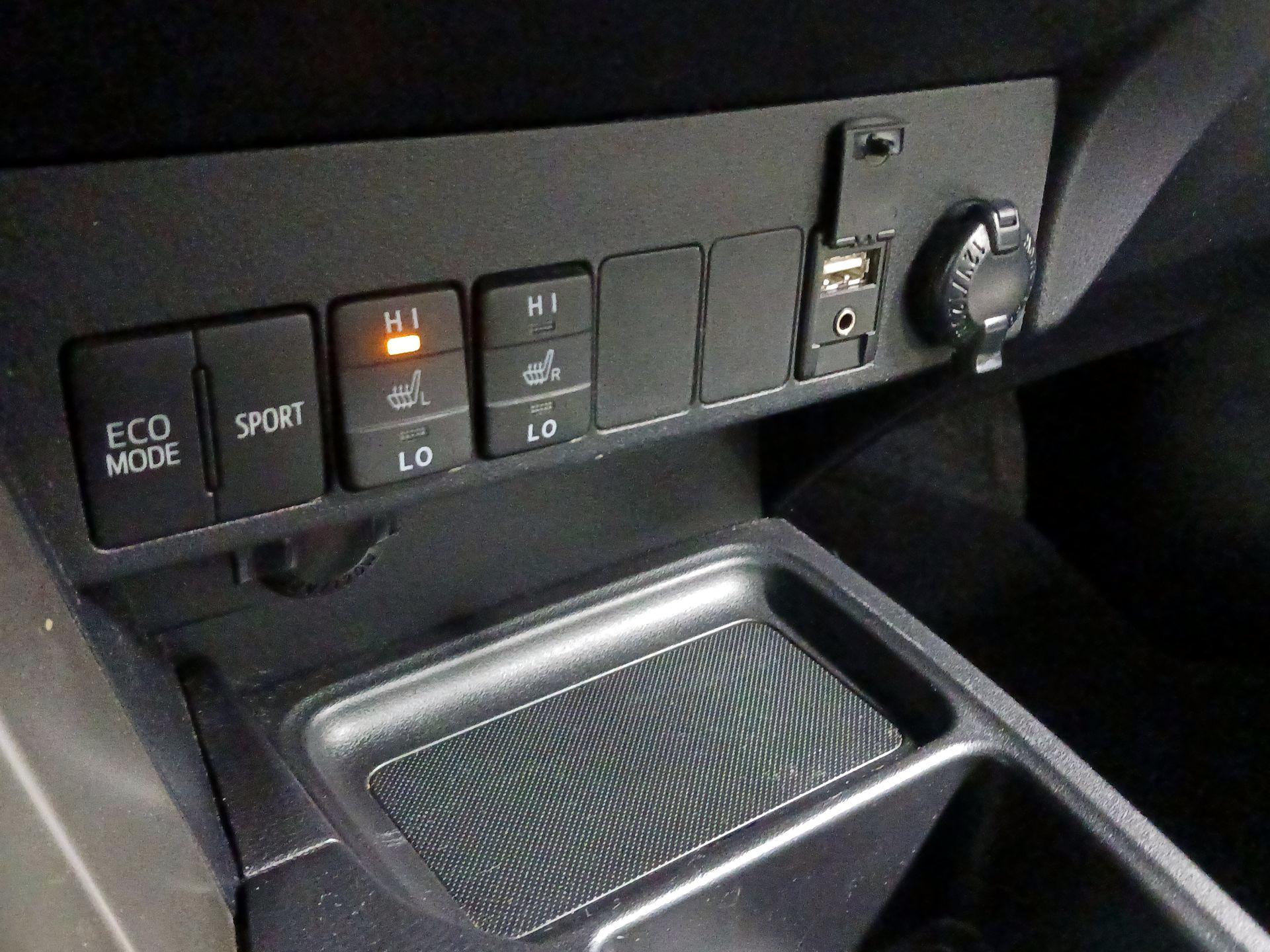 Thumbnail: 2014 Toyota RAV4 - 17