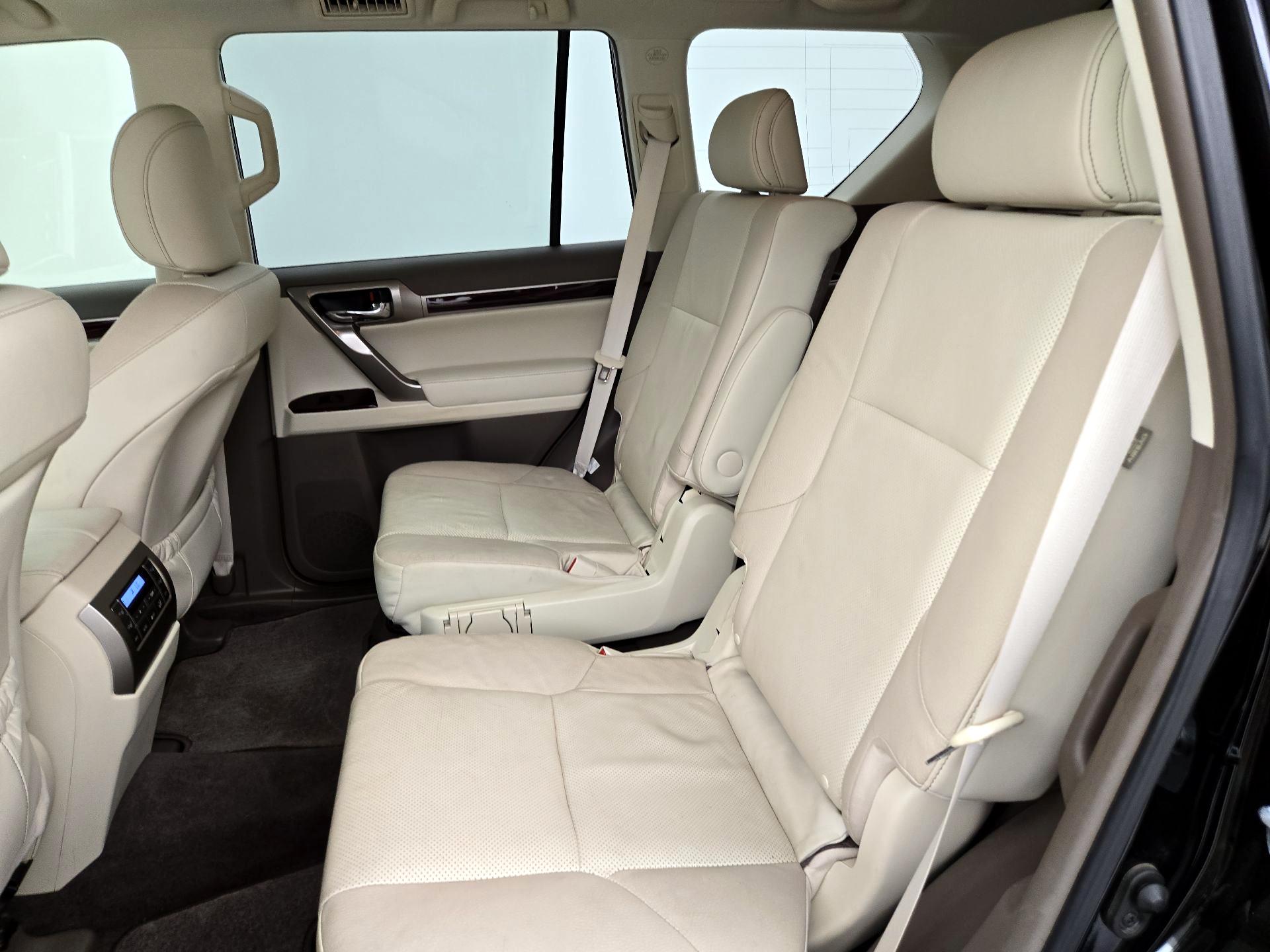 Thumbnail: 2019 Lexus GX - 18