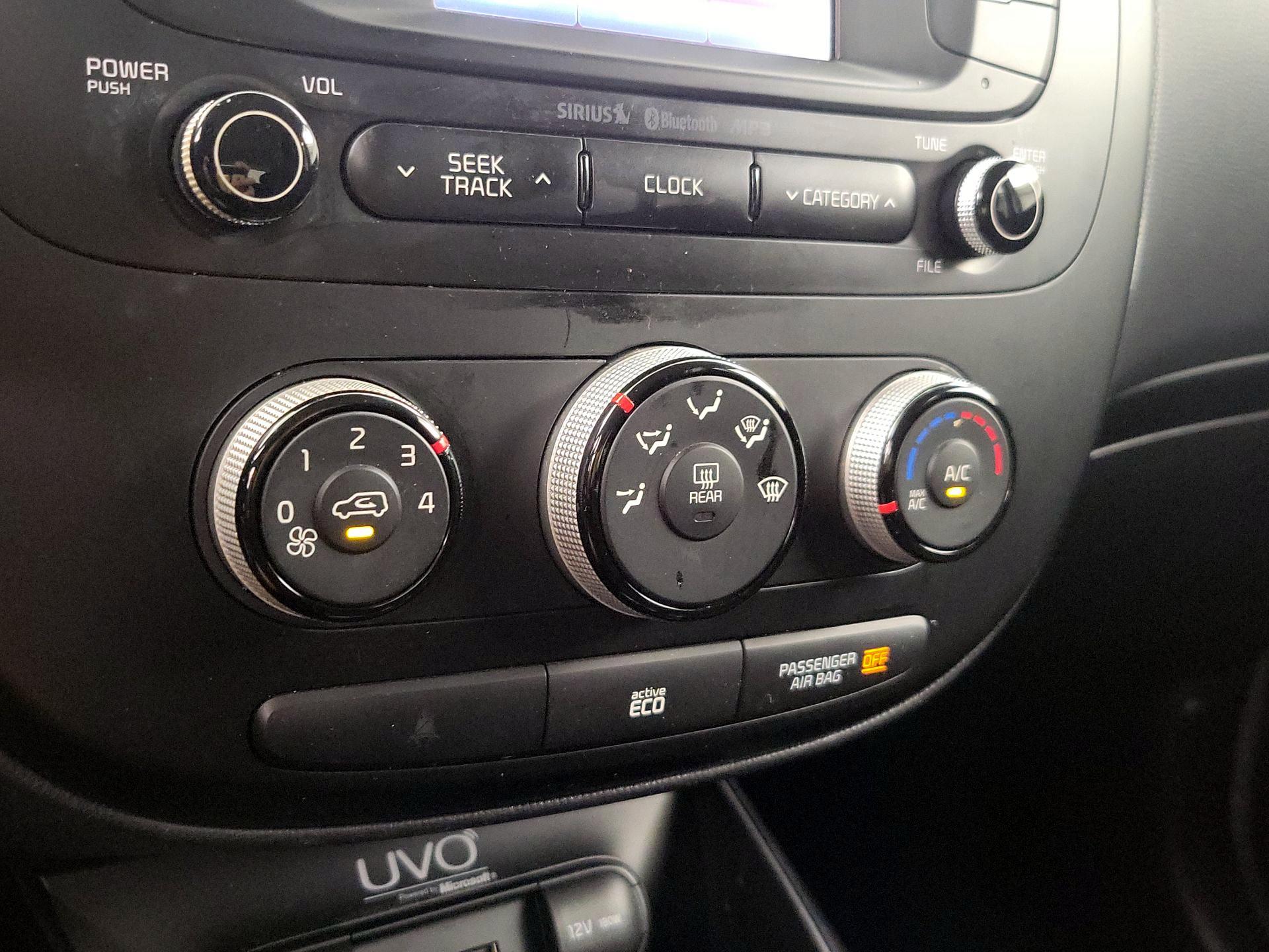 Thumbnail: 2015 Kia Soul - 16