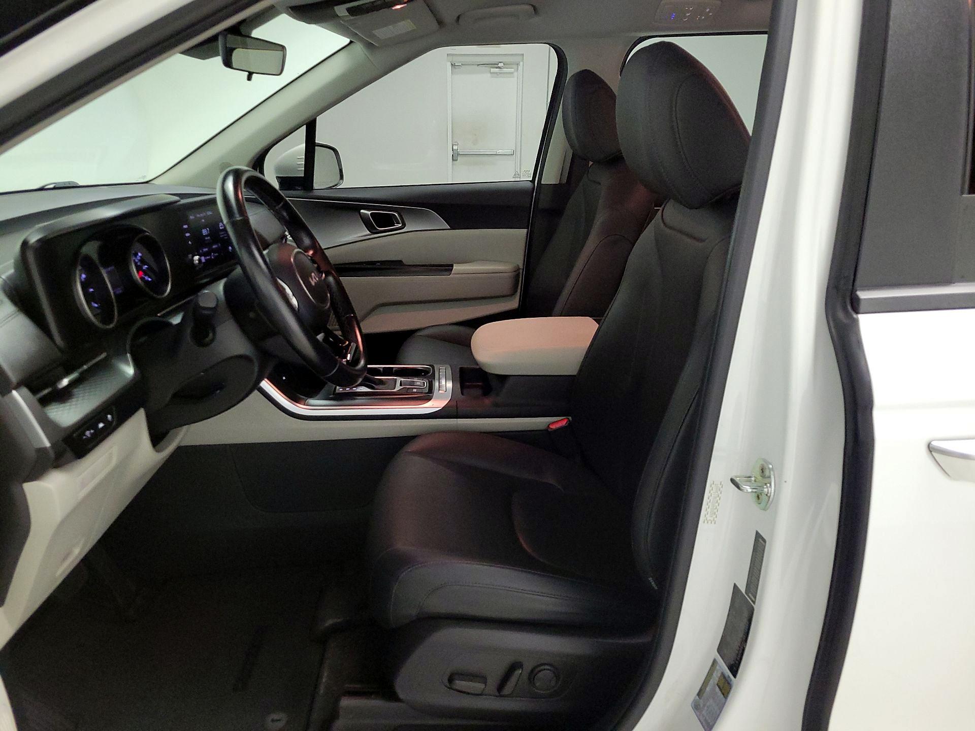 Thumbnail: 2022 Kia Carnival - 11