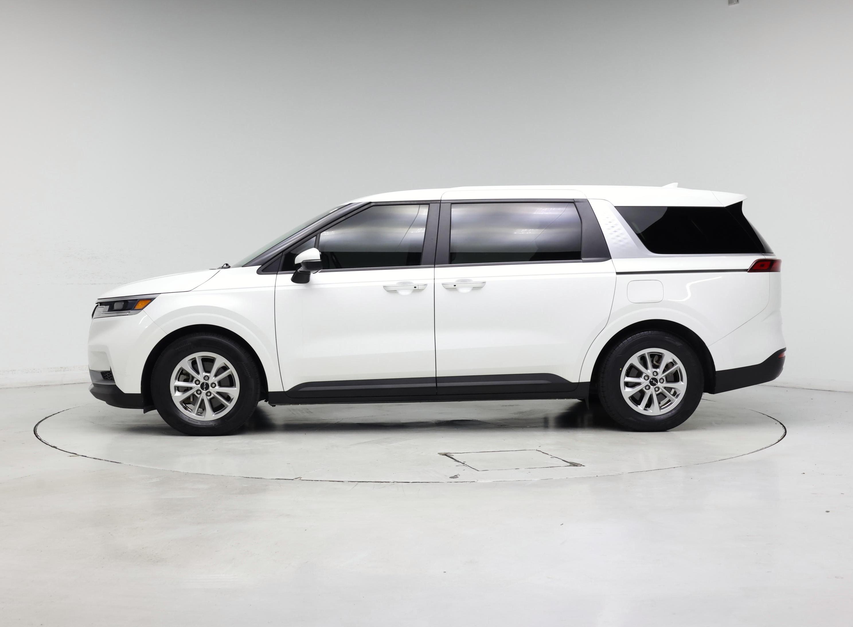 Thumbnail: 2022 Kia Carnival - 3
