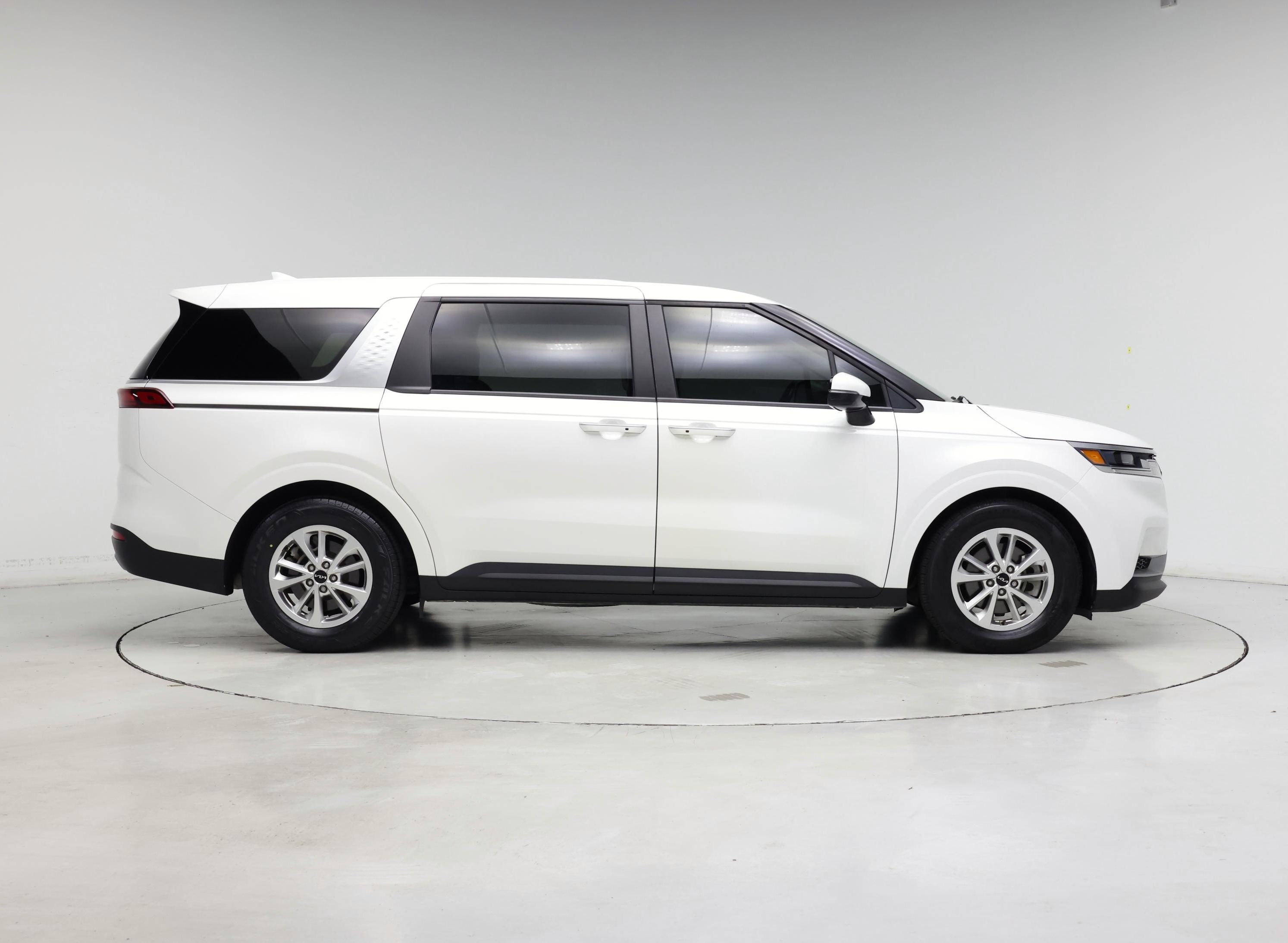 Thumbnail: 2022 Kia Carnival - 7