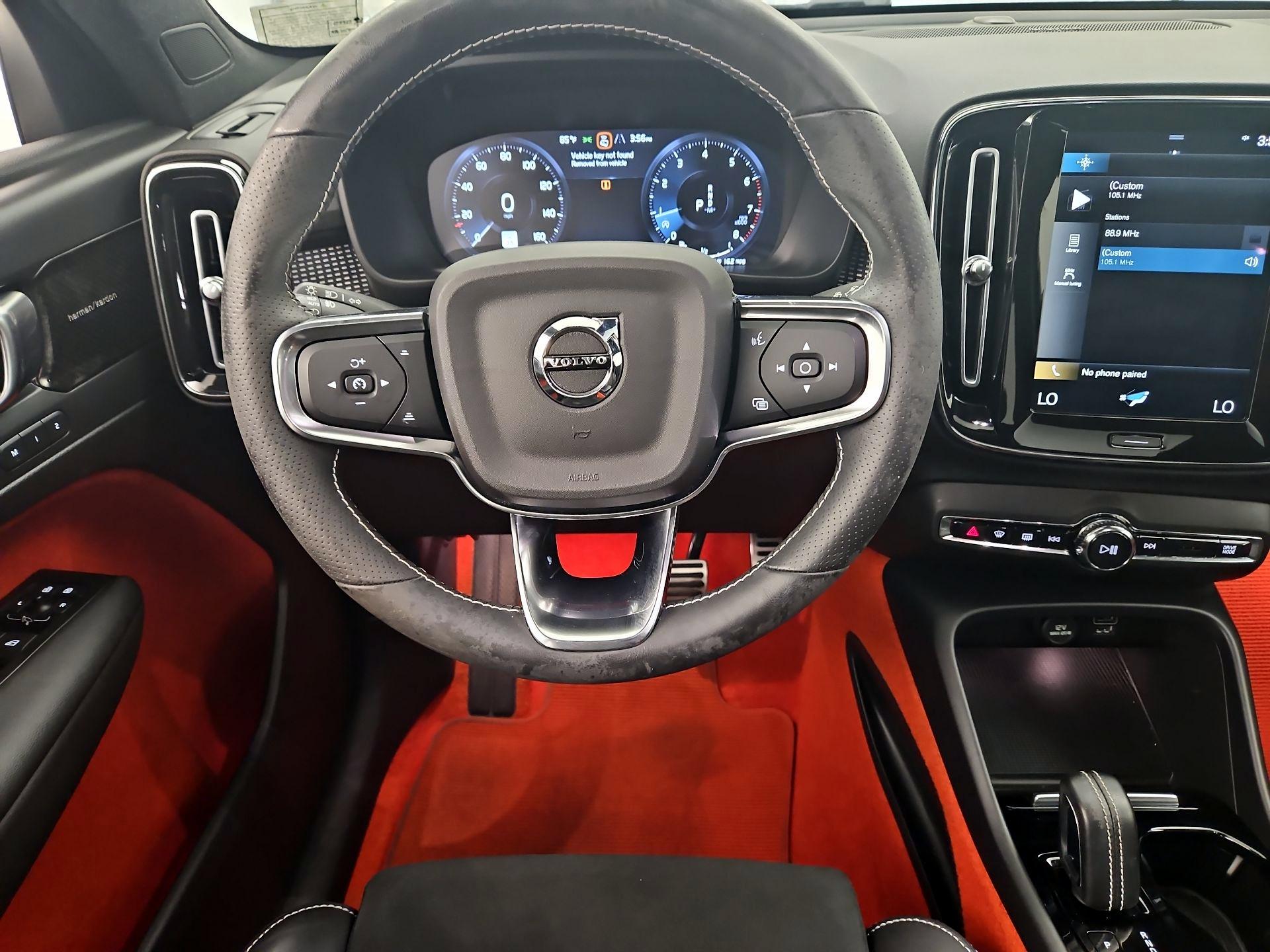 Thumbnail: 2021 Volvo XC40 - 10