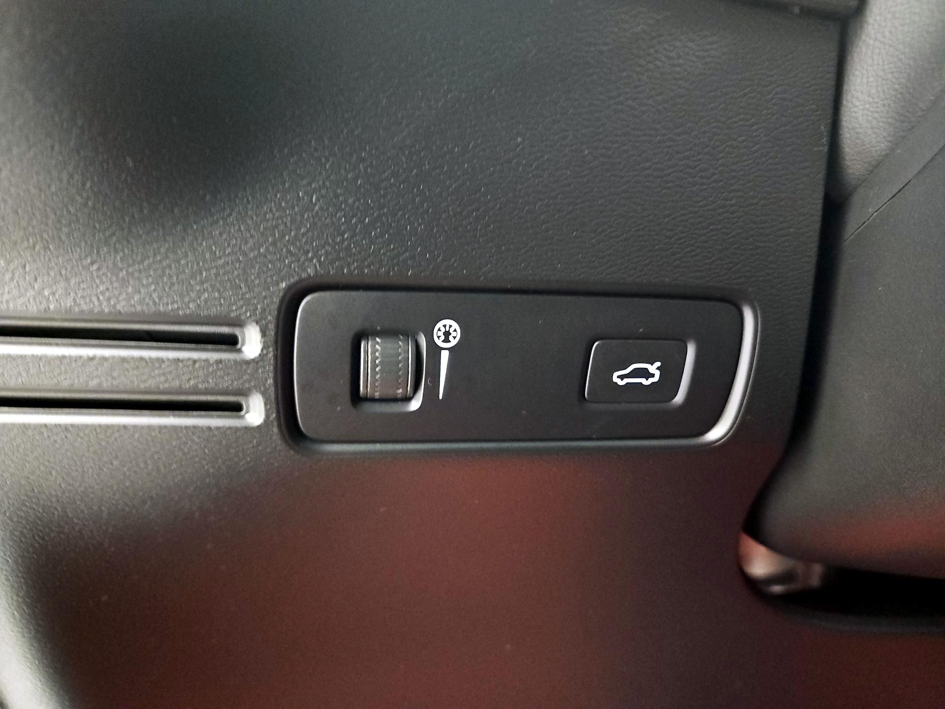 Thumbnail: 2021 Volvo XC40 - 13