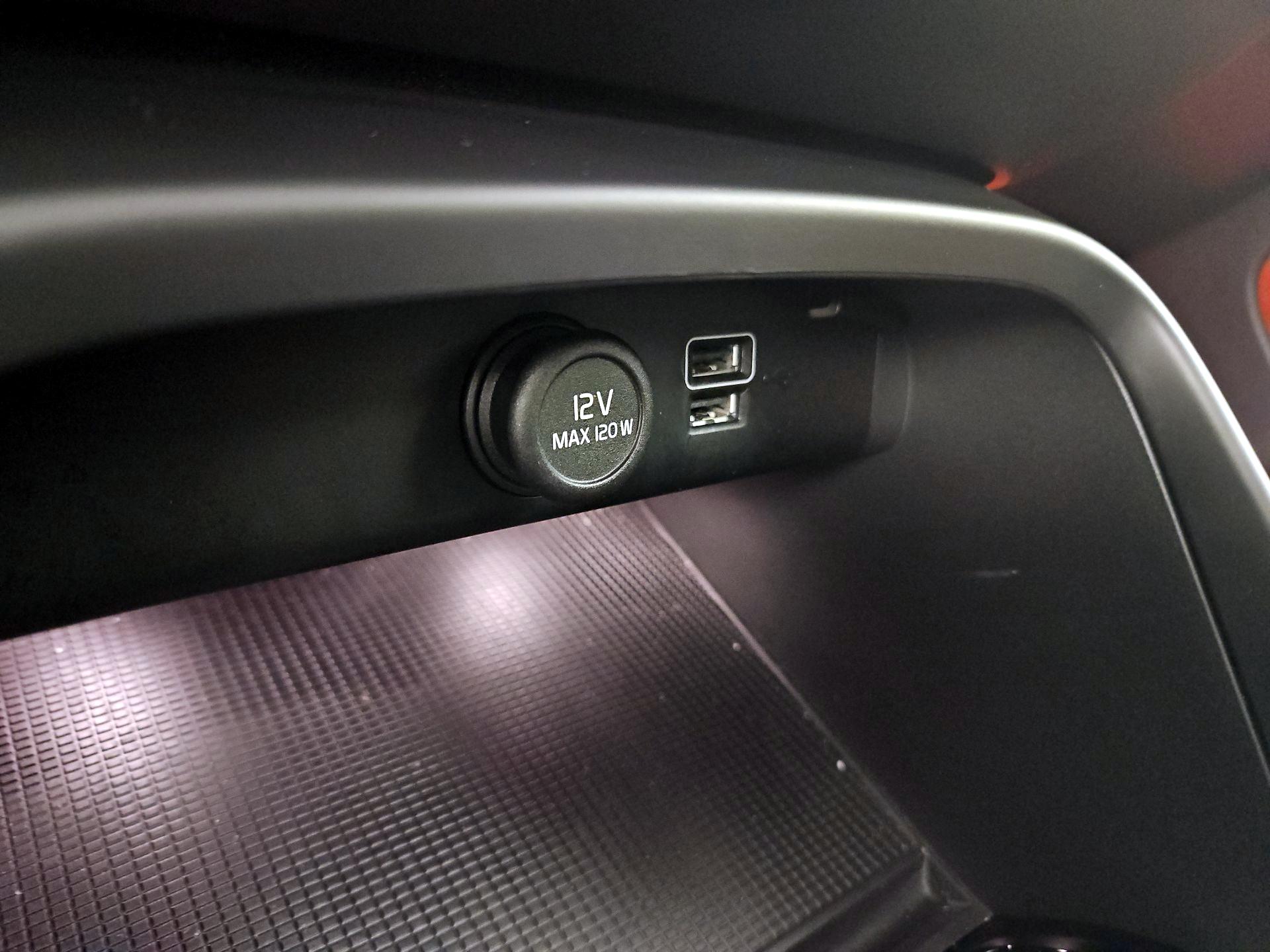 Thumbnail: 2021 Volvo XC40 - 18