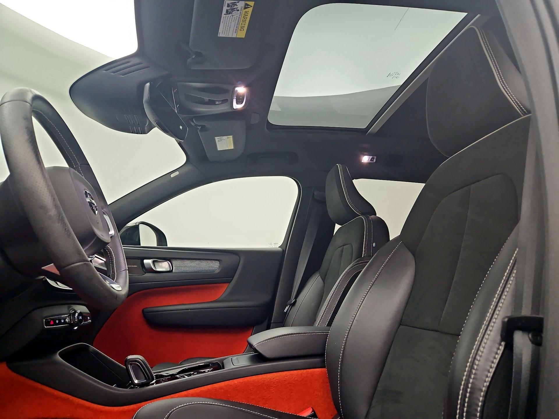 Thumbnail: 2021 Volvo XC40 - 19