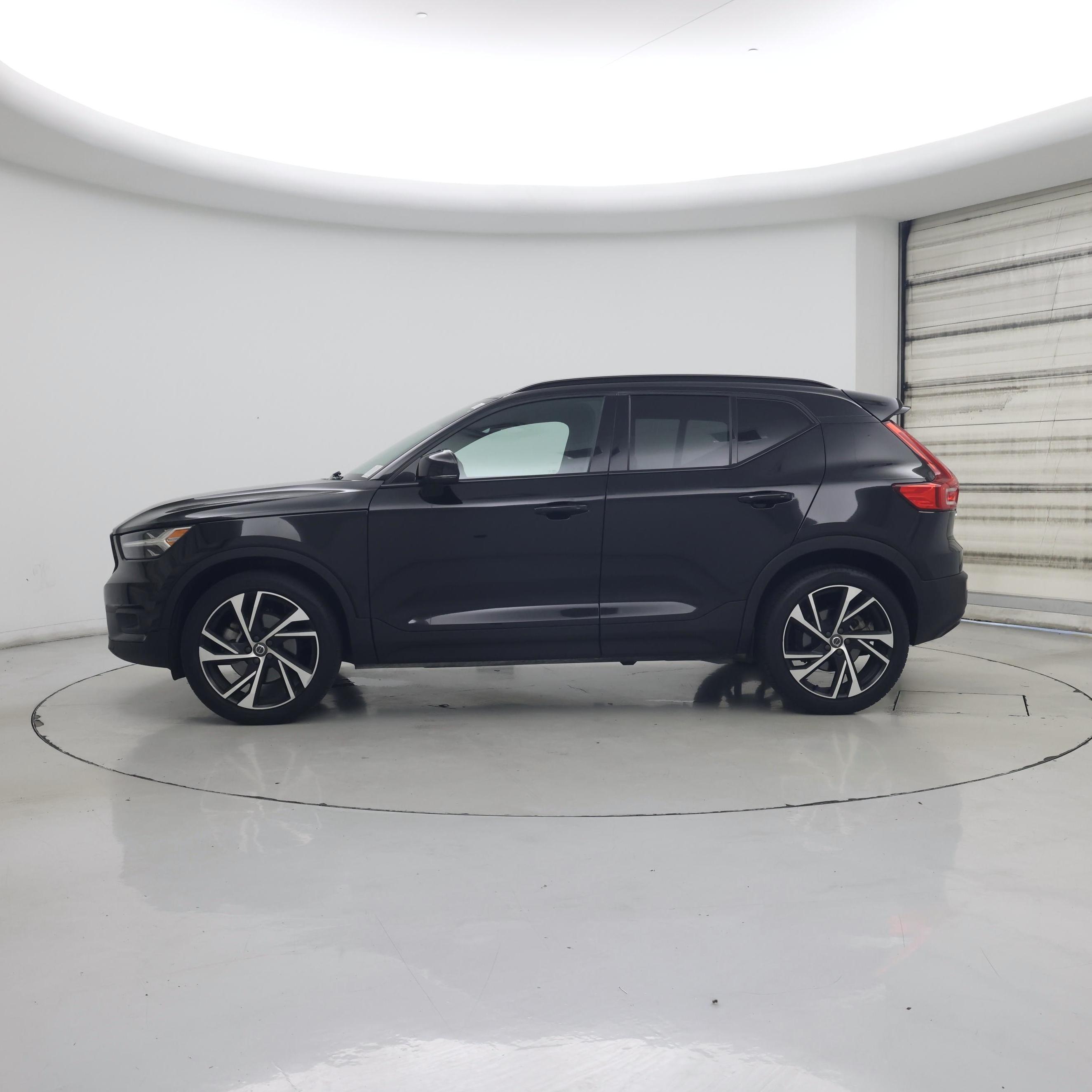 Thumbnail: 2021 Volvo XC40 - 3